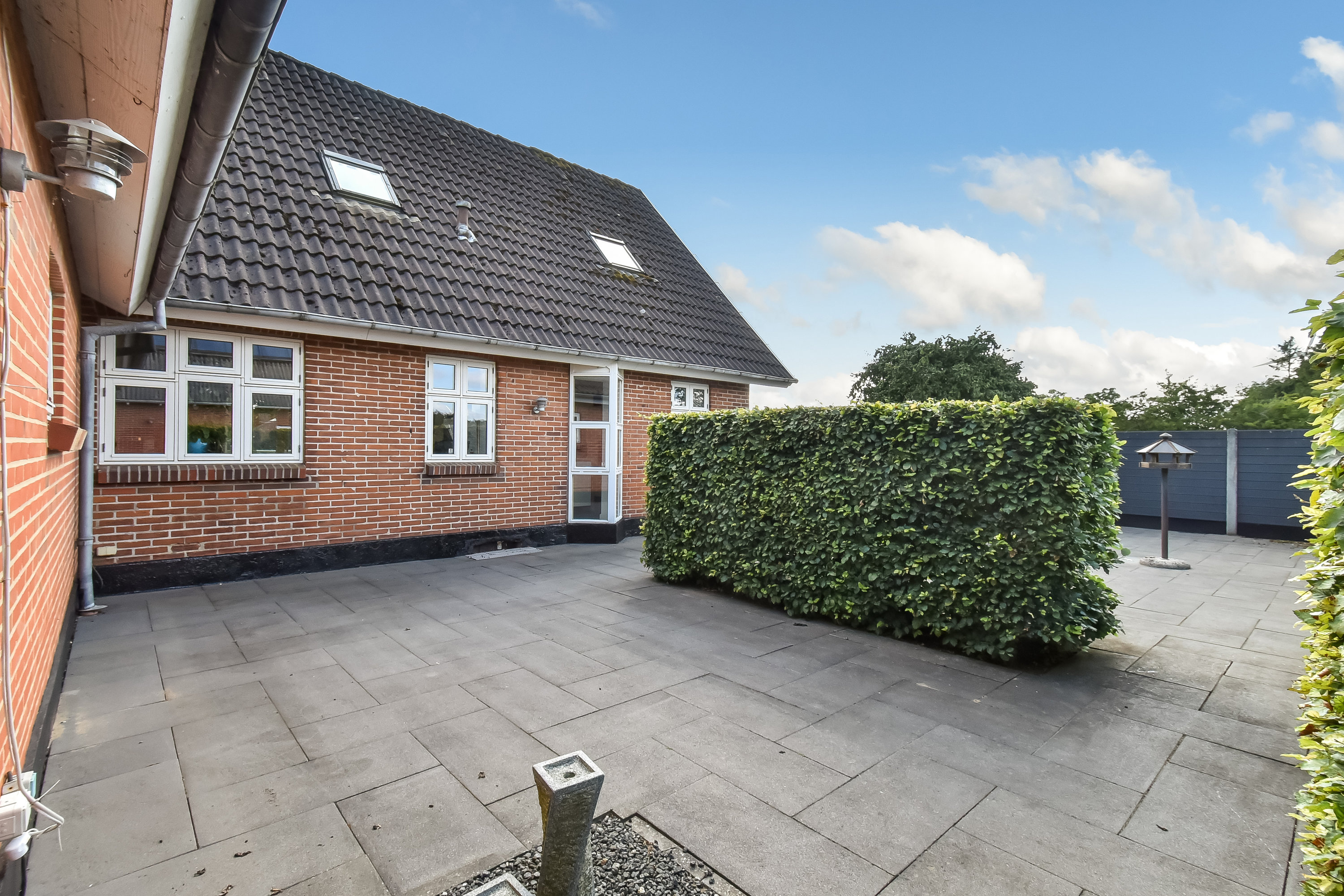 Fremhævet gårdhave billede i fuldskærmstilstand. Billede af Vardevej 125, 6933 Kibæk