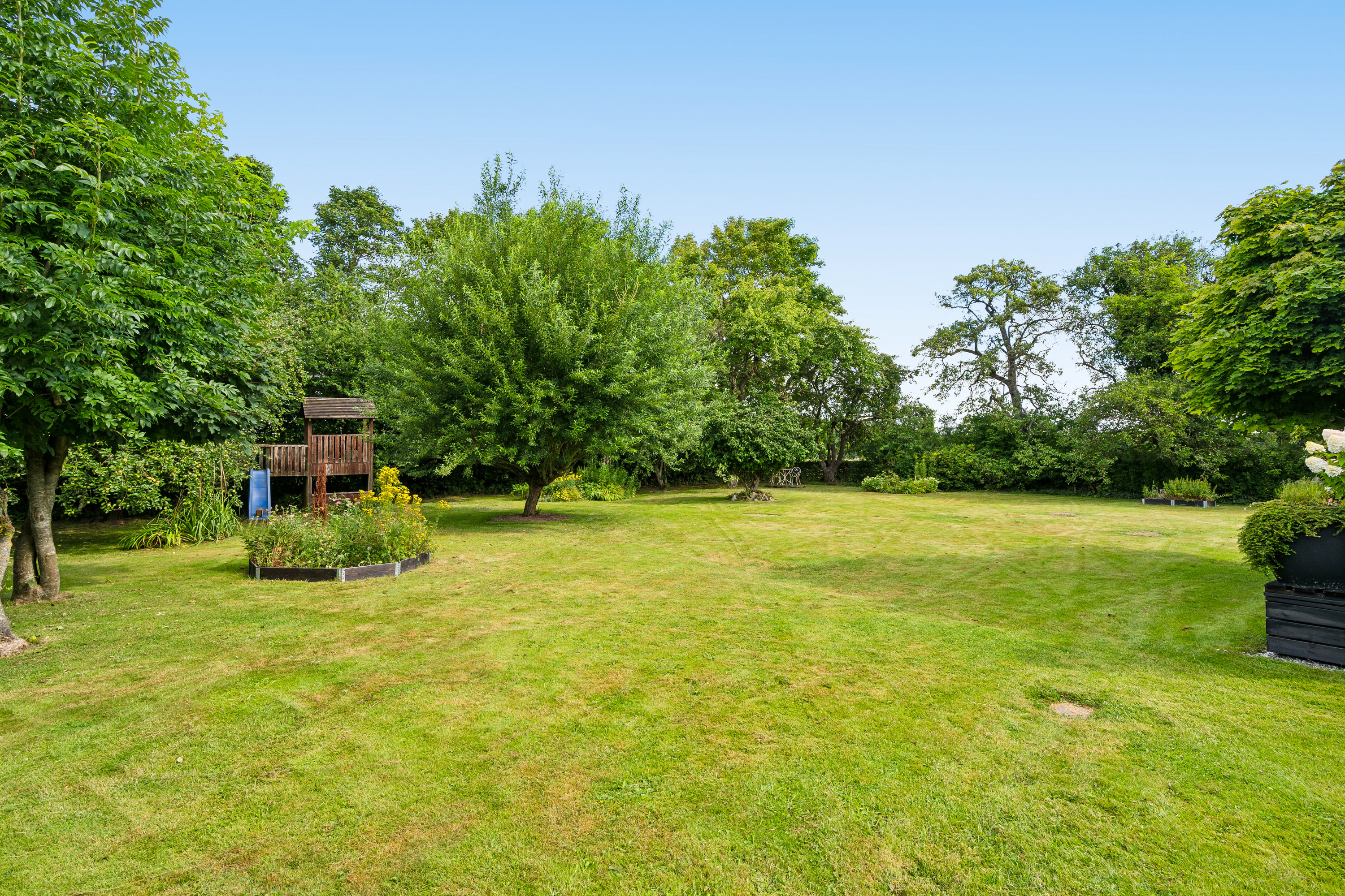 Fremhævet have billede i fuldskærmstilstand. Billede af Haarvej 19, Sandby, 8382 Hinnerup