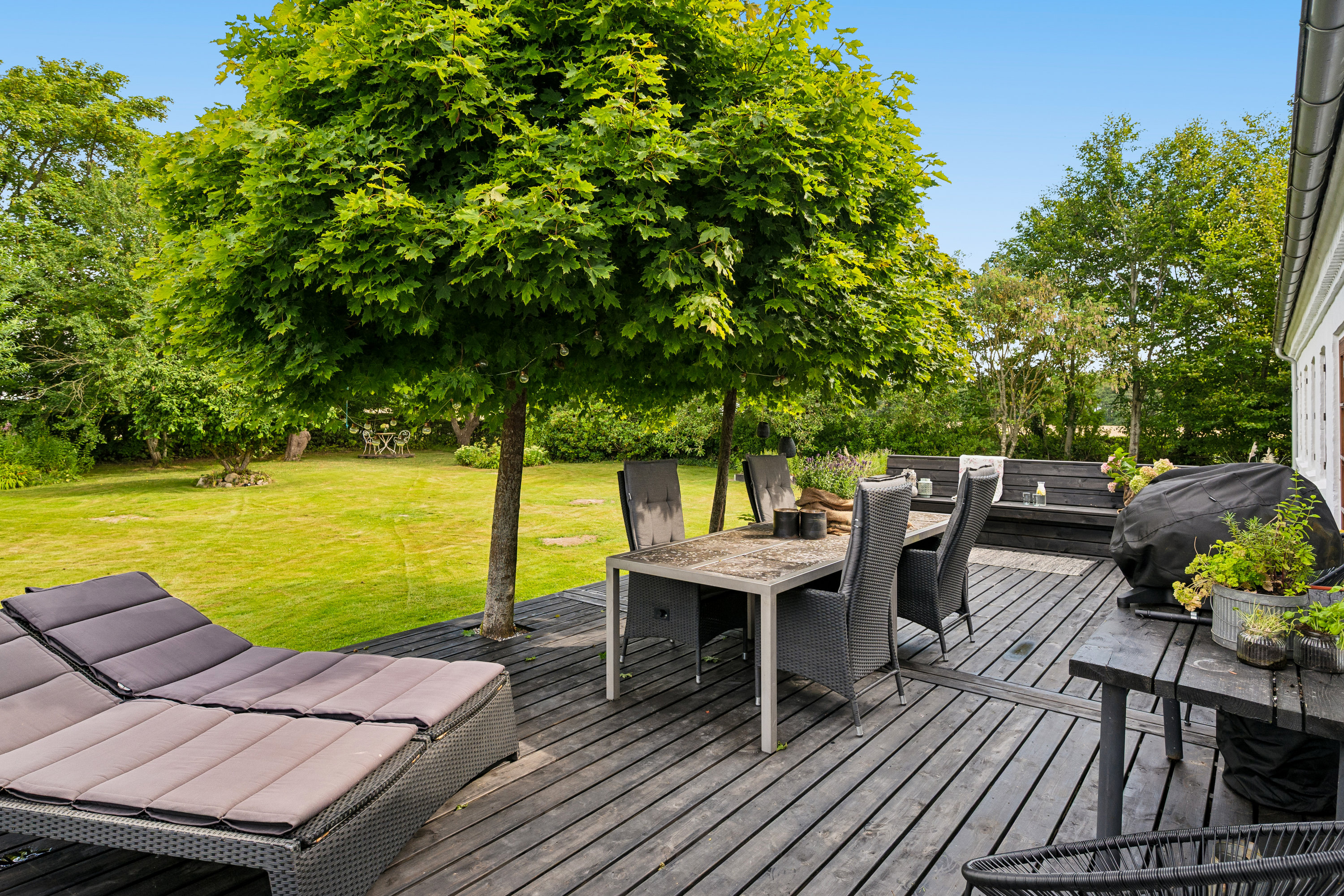 Fremhævet terrasse billede i fuldskærmstilstand. Billede af Haarvej 19, Sandby, 8382 Hinnerup