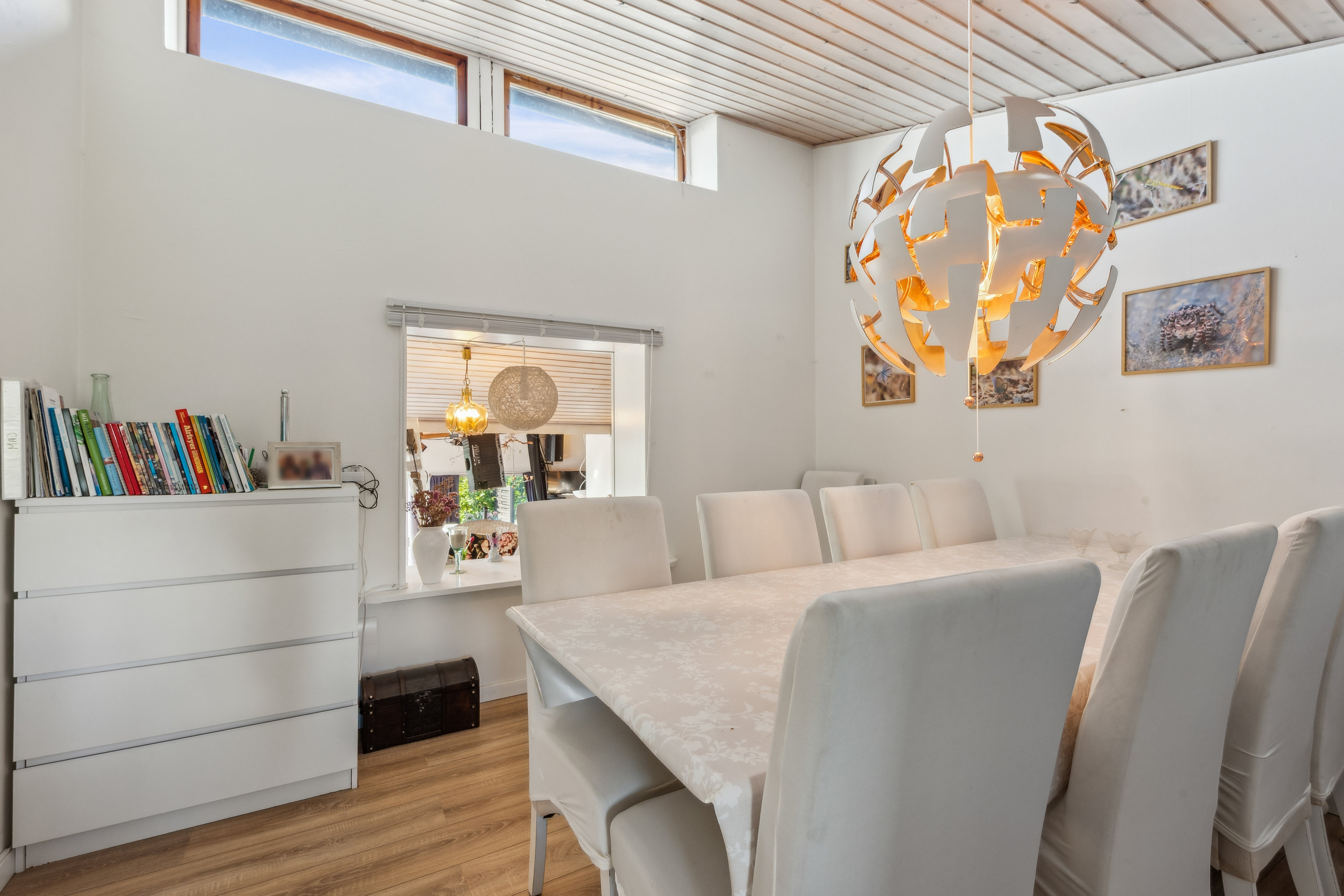 Fremhævet stue billede i fuldskærmstilstand. Billede af Chr Winthers Vej 4A, 3000 Helsingør