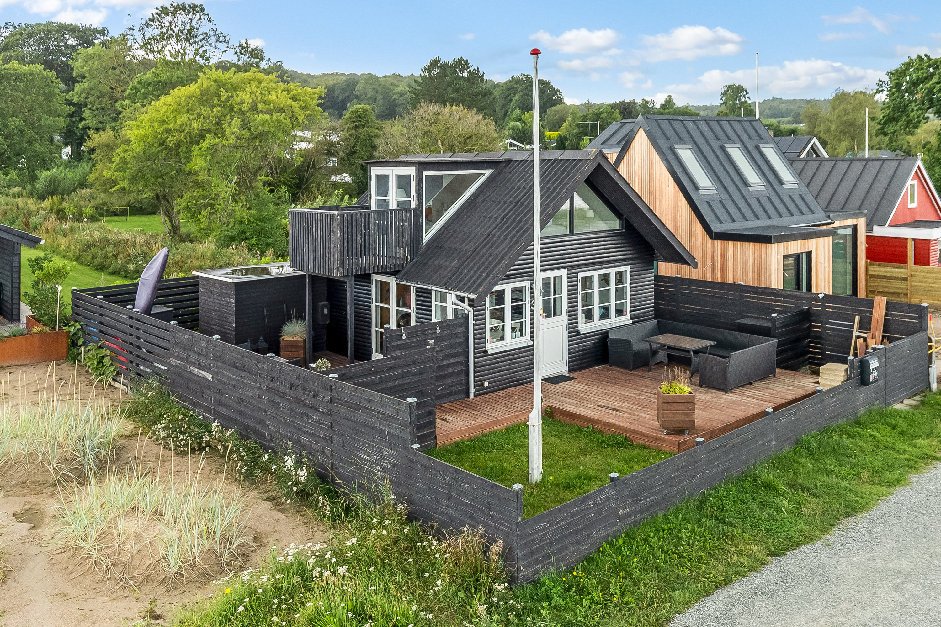 Fremhævet mastefoto billede i fuldskærmstilstand. Billede af Strandvejen Grønninghoved 3, Grønninghoved, 6093 Sjølund