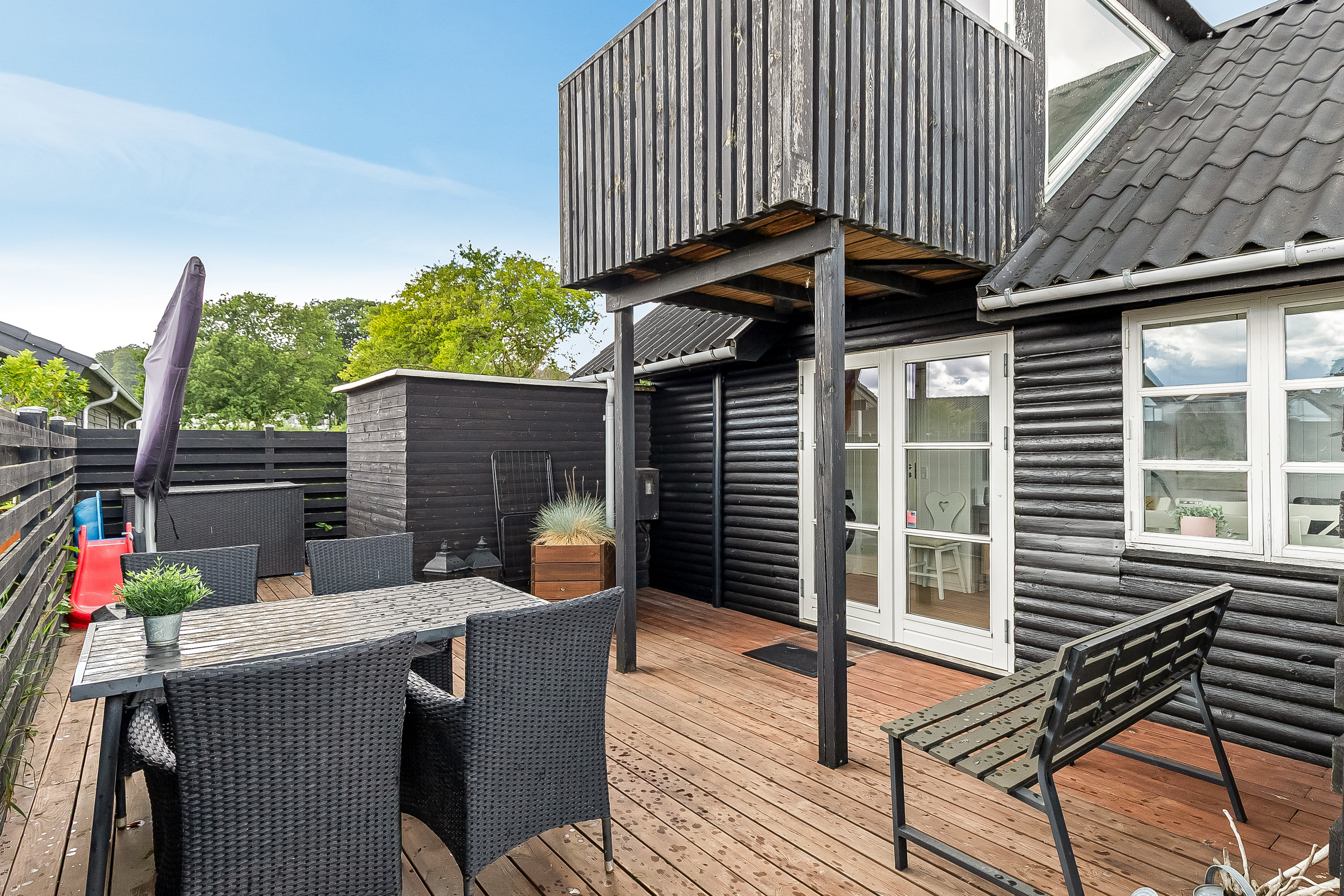 Fremhævet terrasse billede i fuldskærmstilstand. Billede af Strandvejen Grønninghoved 3, Grønninghoved, 6093 Sjølund
