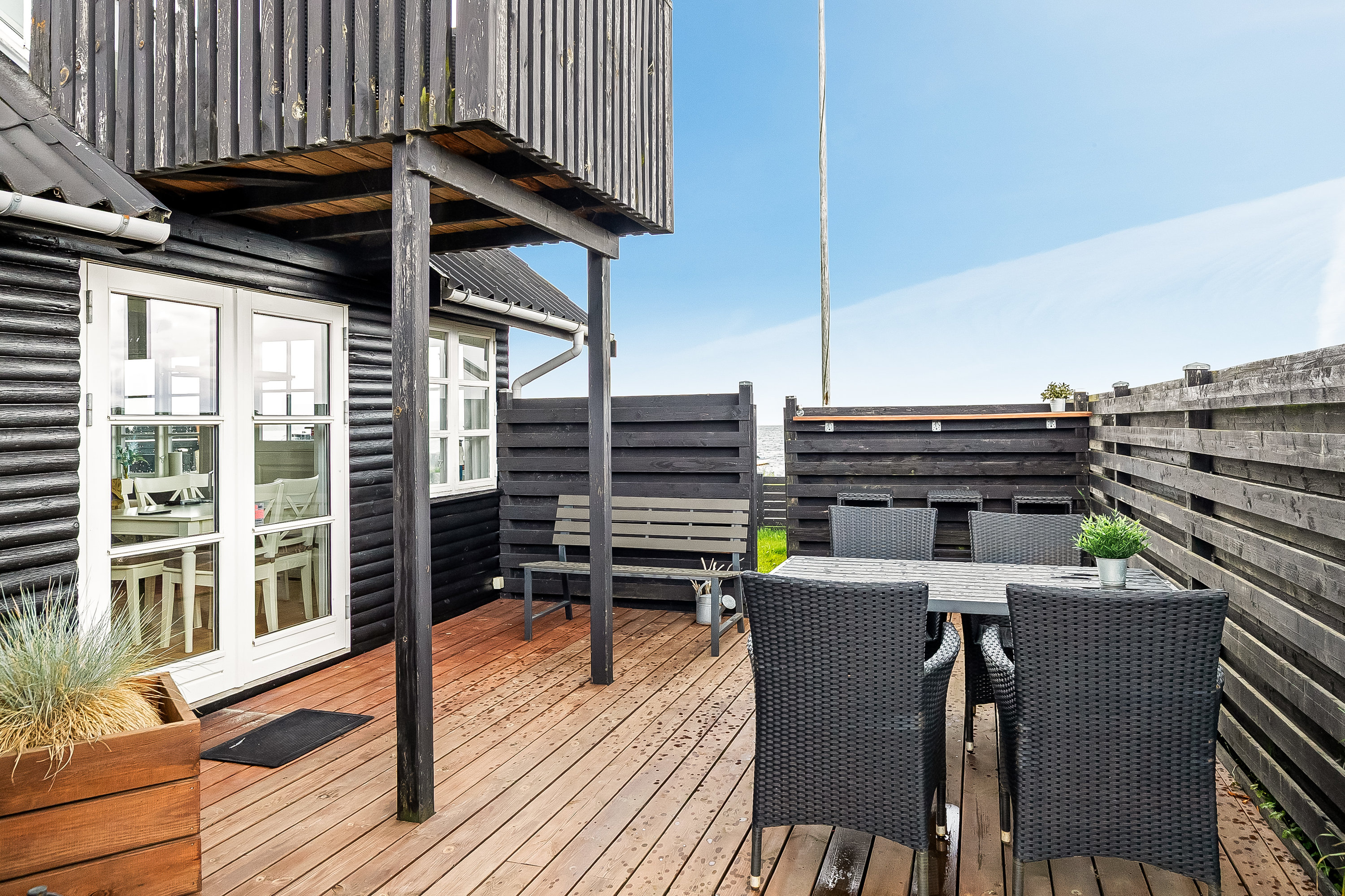Fremhævet terrasse billede i fuldskærmstilstand. Billede af Strandvejen Grønninghoved 3, Grønninghoved, 6093 Sjølund