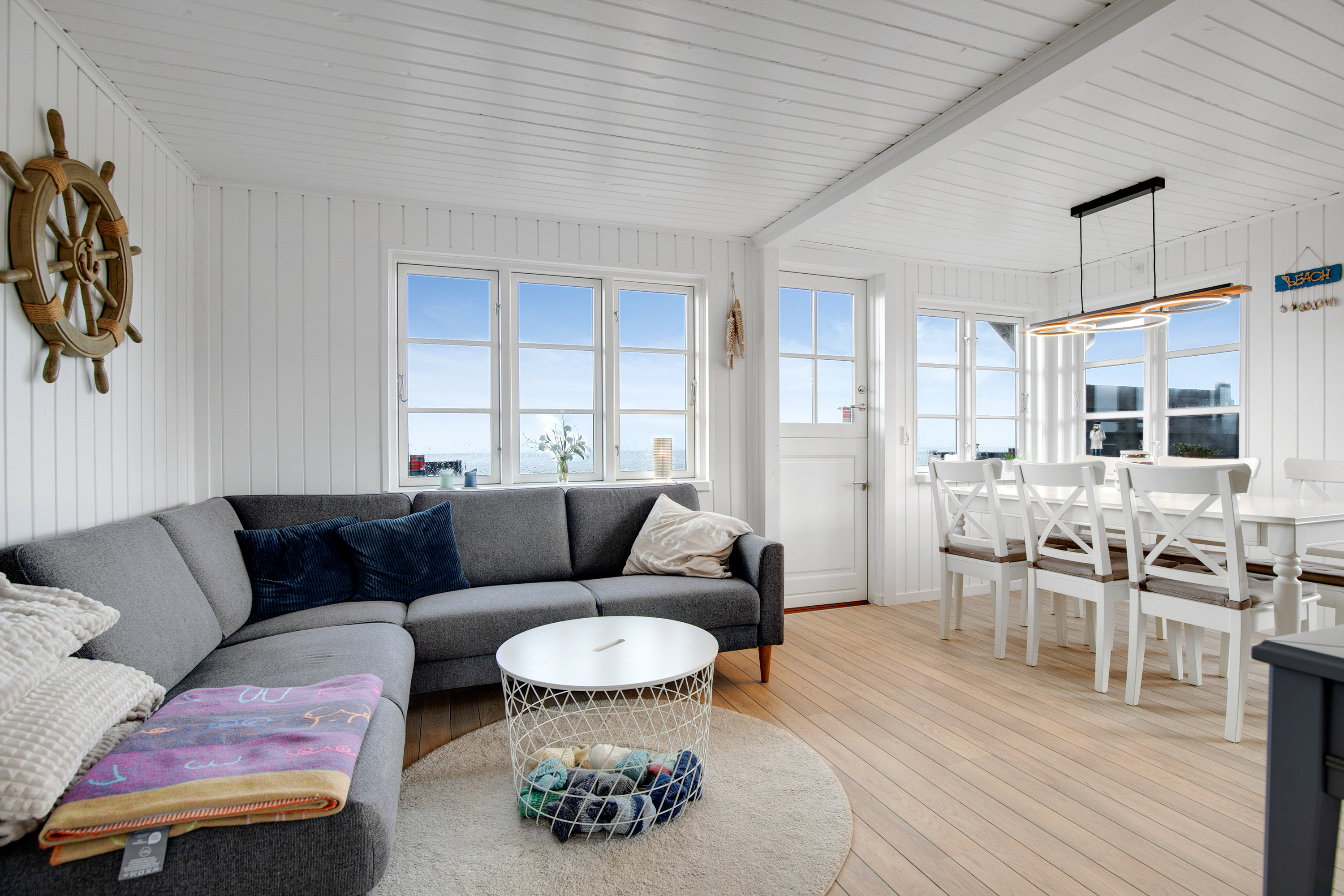 Fremhævet stue billede i fuldskærmstilstand. Billede af Strandvejen Grønninghoved 3, Grønninghoved, 6093 Sjølund