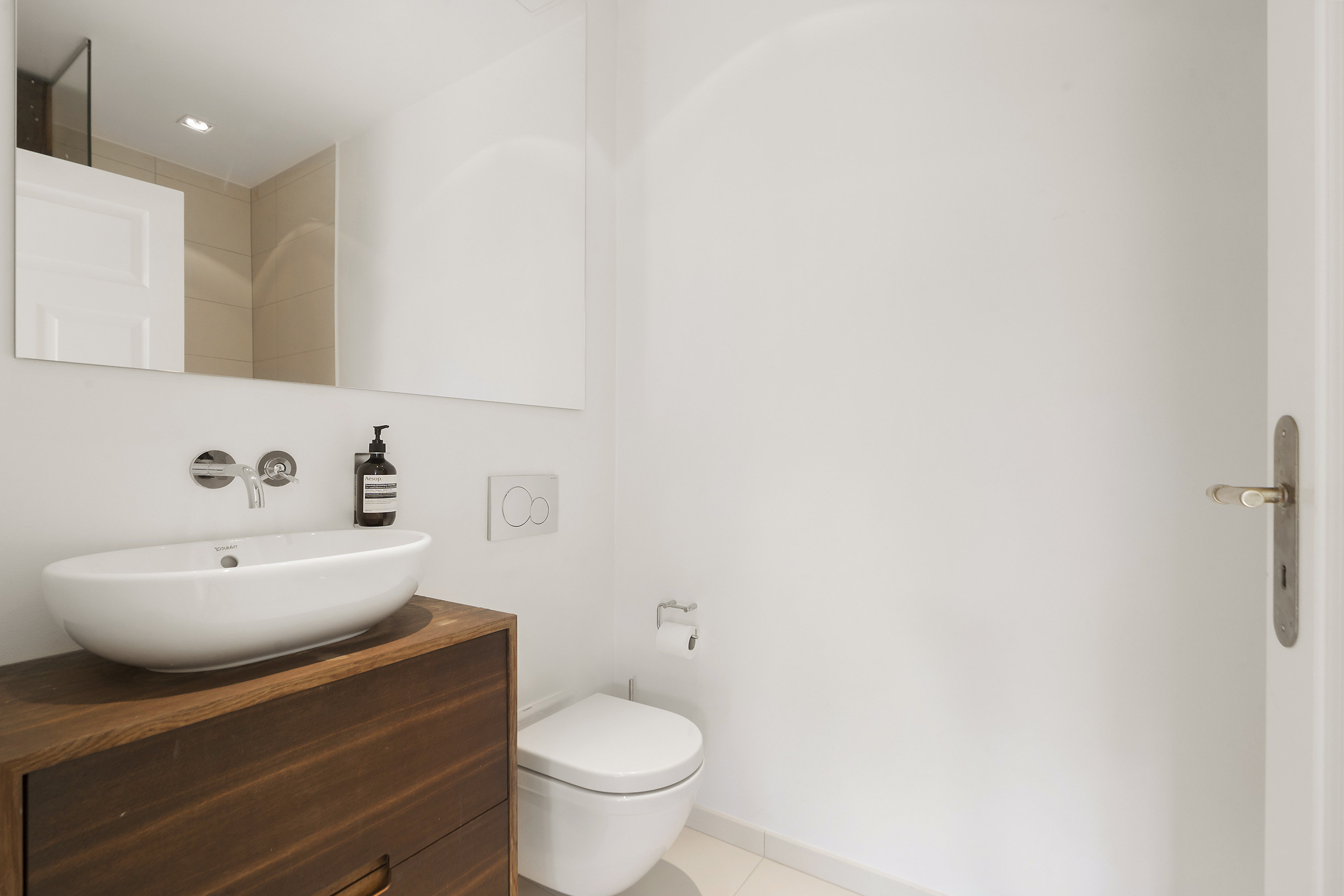 Fremhævet toilet billede i fuldskærmstilstand. Billede af Christianshavns Voldgade 12, 1. th., 1424 København K