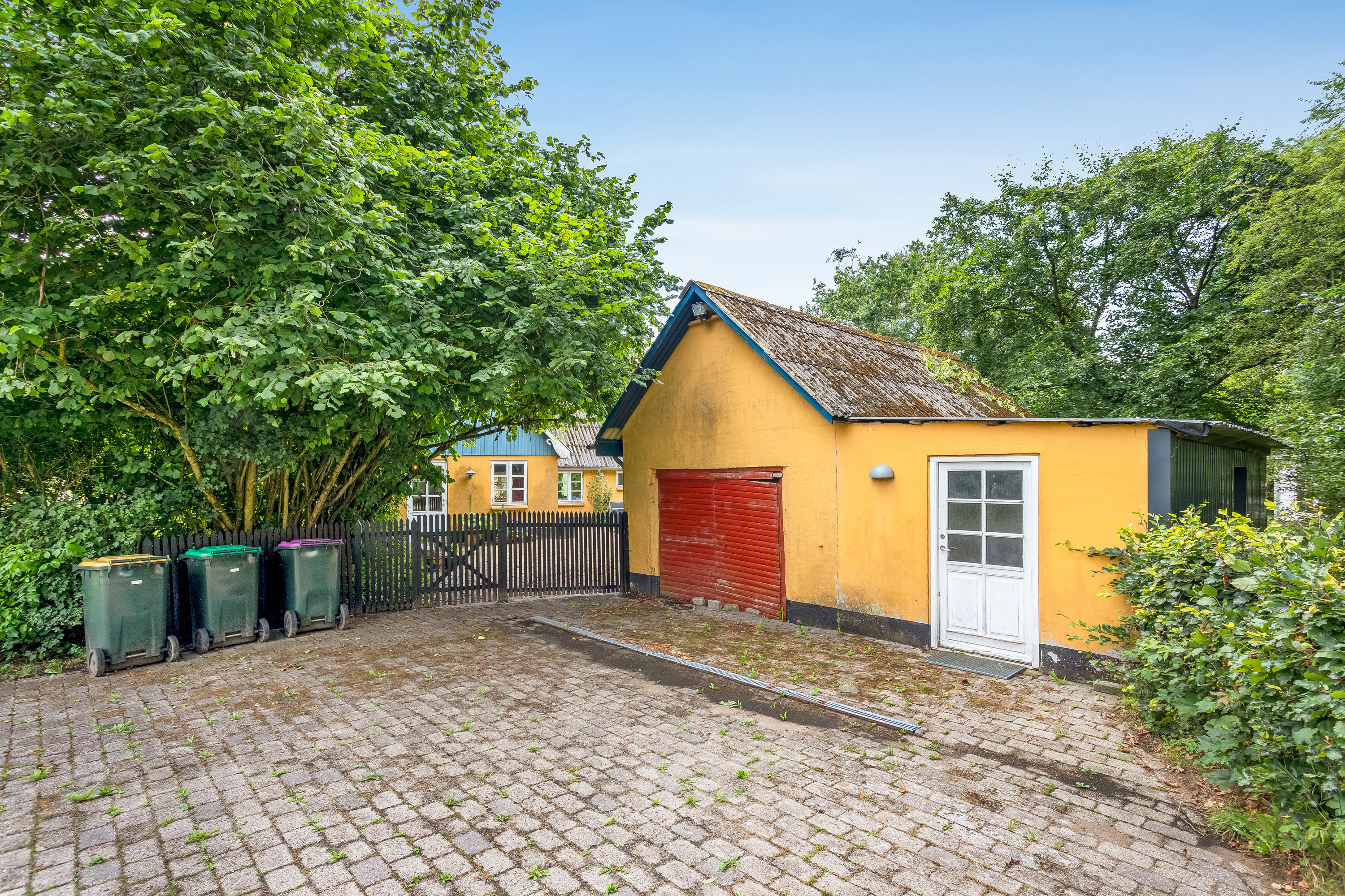 Fremhævet facade billede i fuldskærmstilstand. Billede af Erik Lassensvej 1, Gallehus, 6270 Tønder