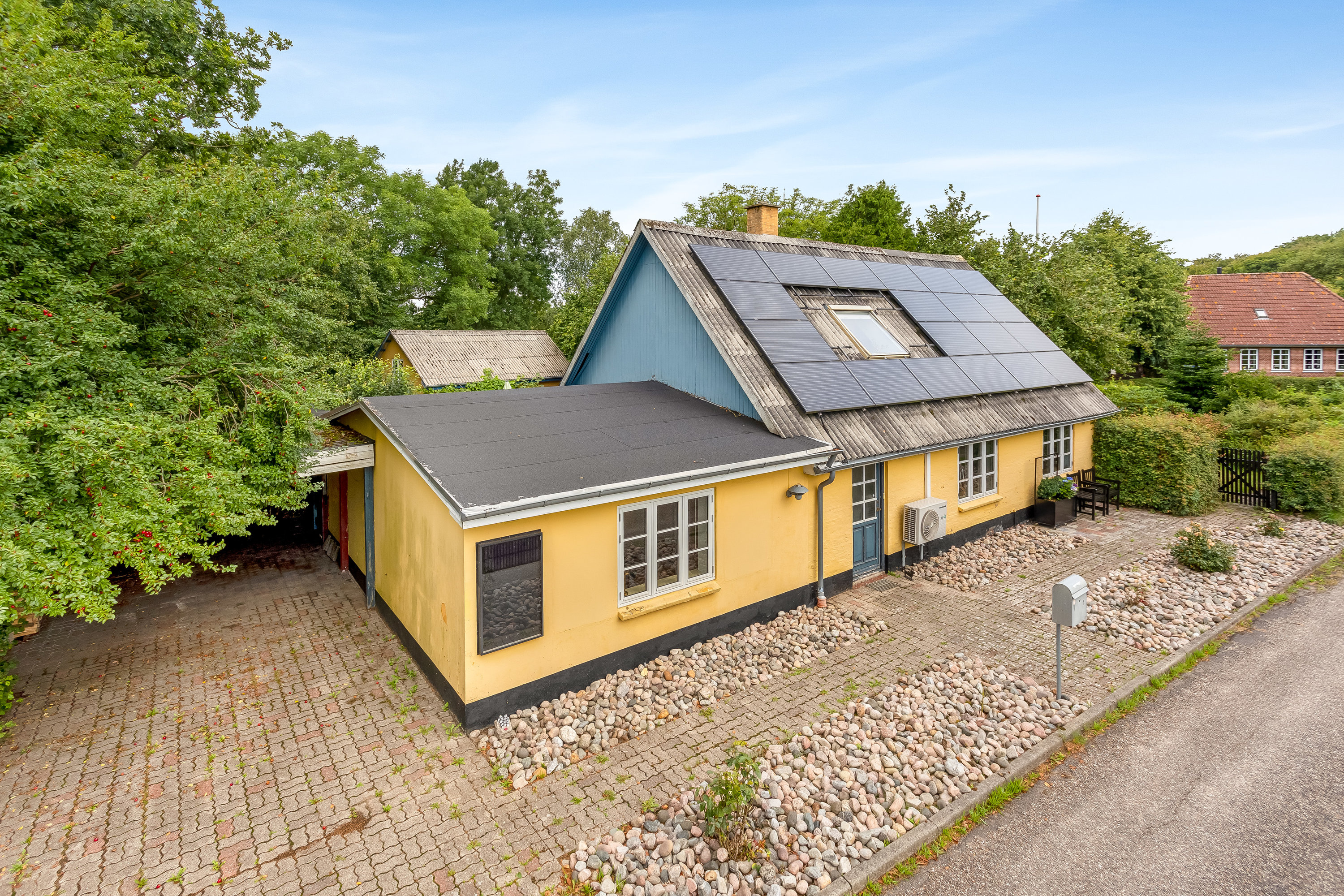 Fremhævet facade billede i fuldskærmstilstand. Billede af Erik Lassensvej 1, Gallehus, 6270 Tønder