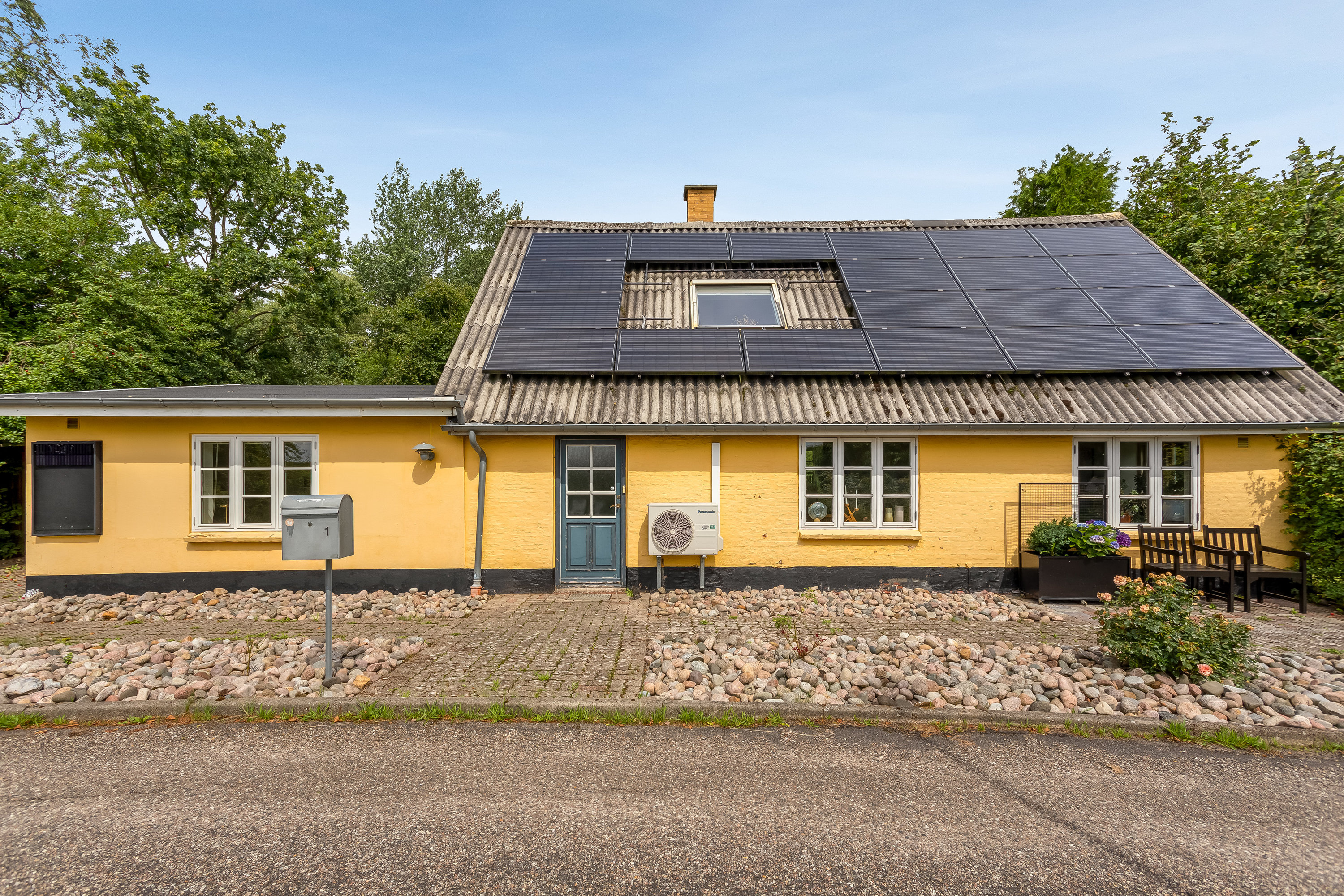 Fremhævet facade billede i fuldskærmstilstand. Billede af Erik Lassensvej 1, Gallehus, 6270 Tønder