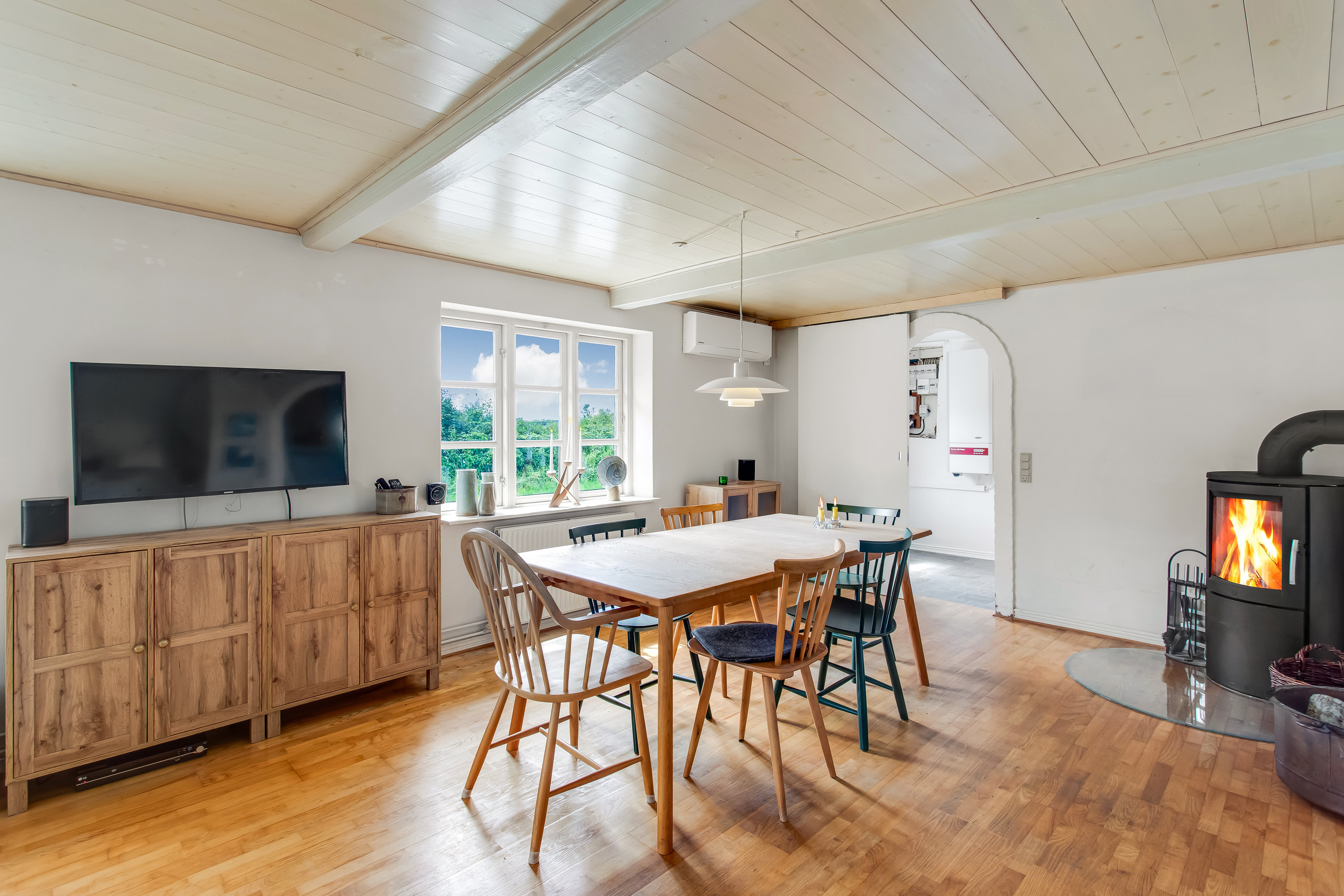 Fremhævet stue billede i fuldskærmstilstand. Billede af Erik Lassensvej 1, Gallehus, 6270 Tønder