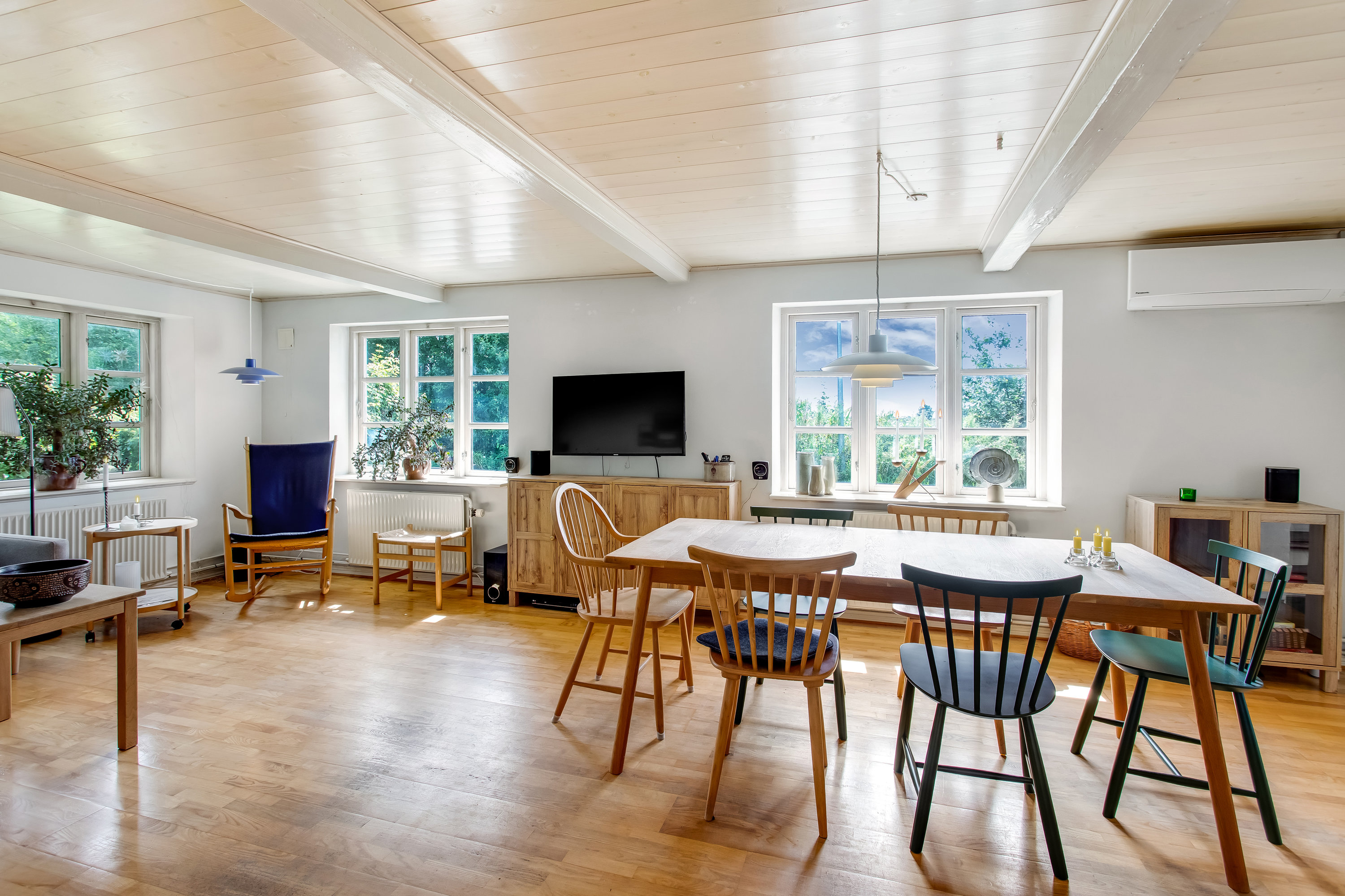 Fremhævet stue billede i fuldskærmstilstand. Billede af Erik Lassensvej 1, Gallehus, 6270 Tønder