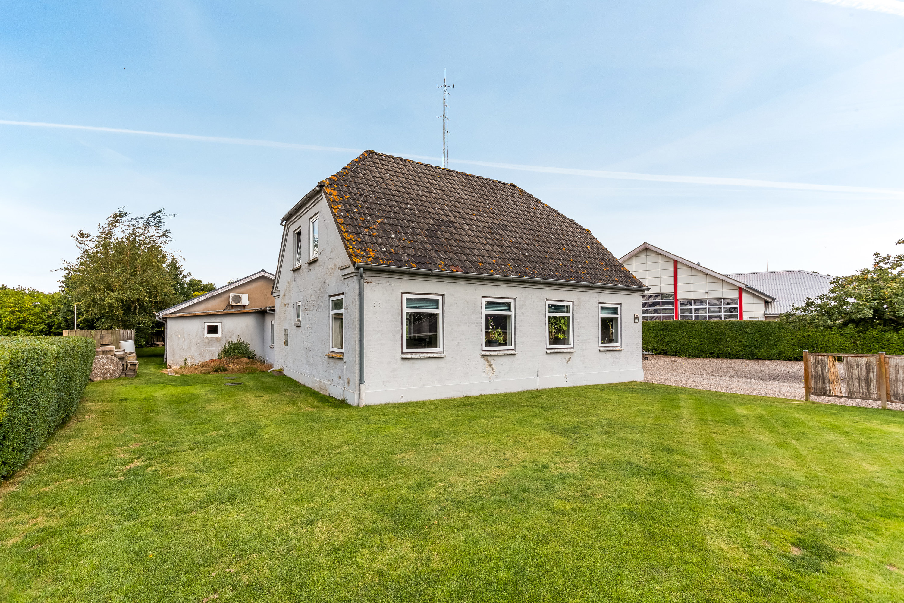 Fremhævet facade billede i fuldskærmstilstand. Billede af Aabenraavej 37, 6240 Løgumkloster