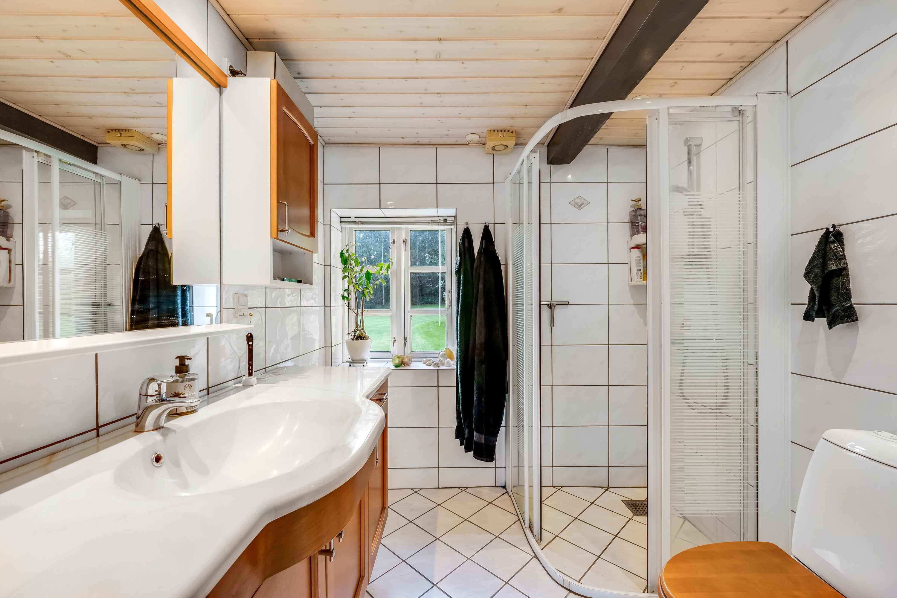 Fremhævet badeværelse billede i fuldskærmstilstand. Billede af Letagervej 2, Dejbjerg, 6900 Skjern