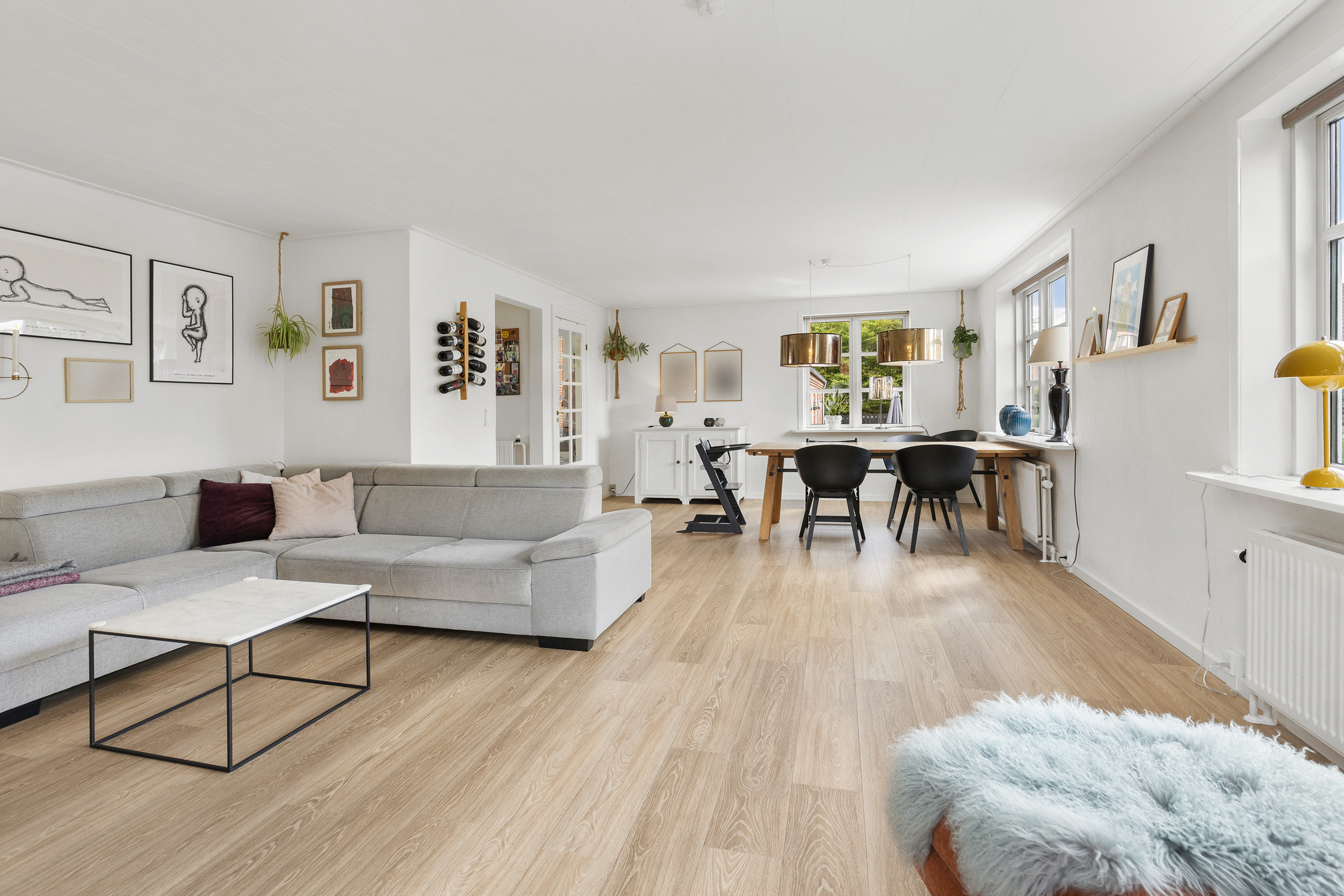 Fremhævet stue billede i fuldskærmstilstand. Billede af H C Andersens Vej 12, 9760 Vrå