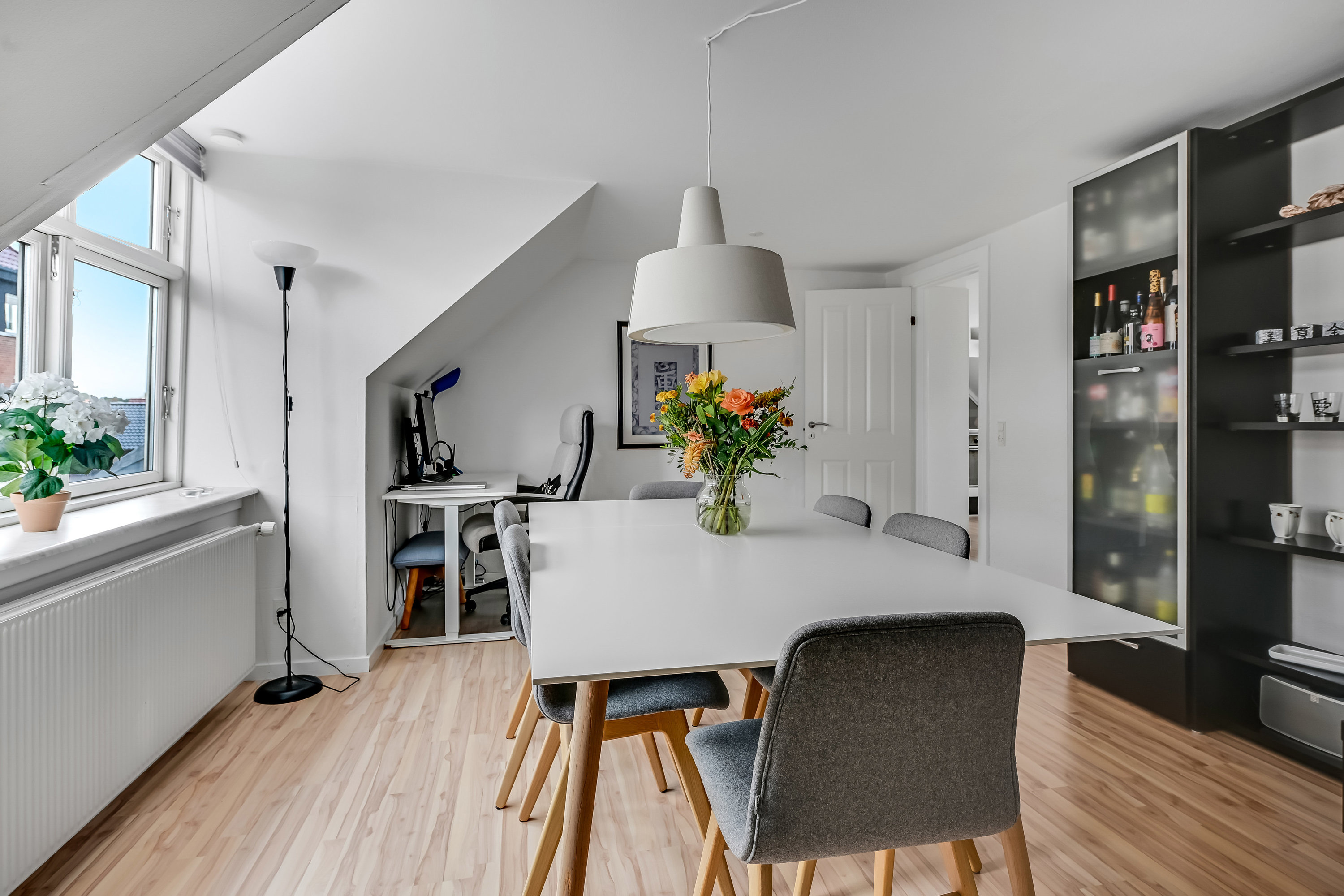 Fremhævet stue billede i fuldskærmstilstand. Billede af Jyllandsgade 129A, 1., 6700 Esbjerg