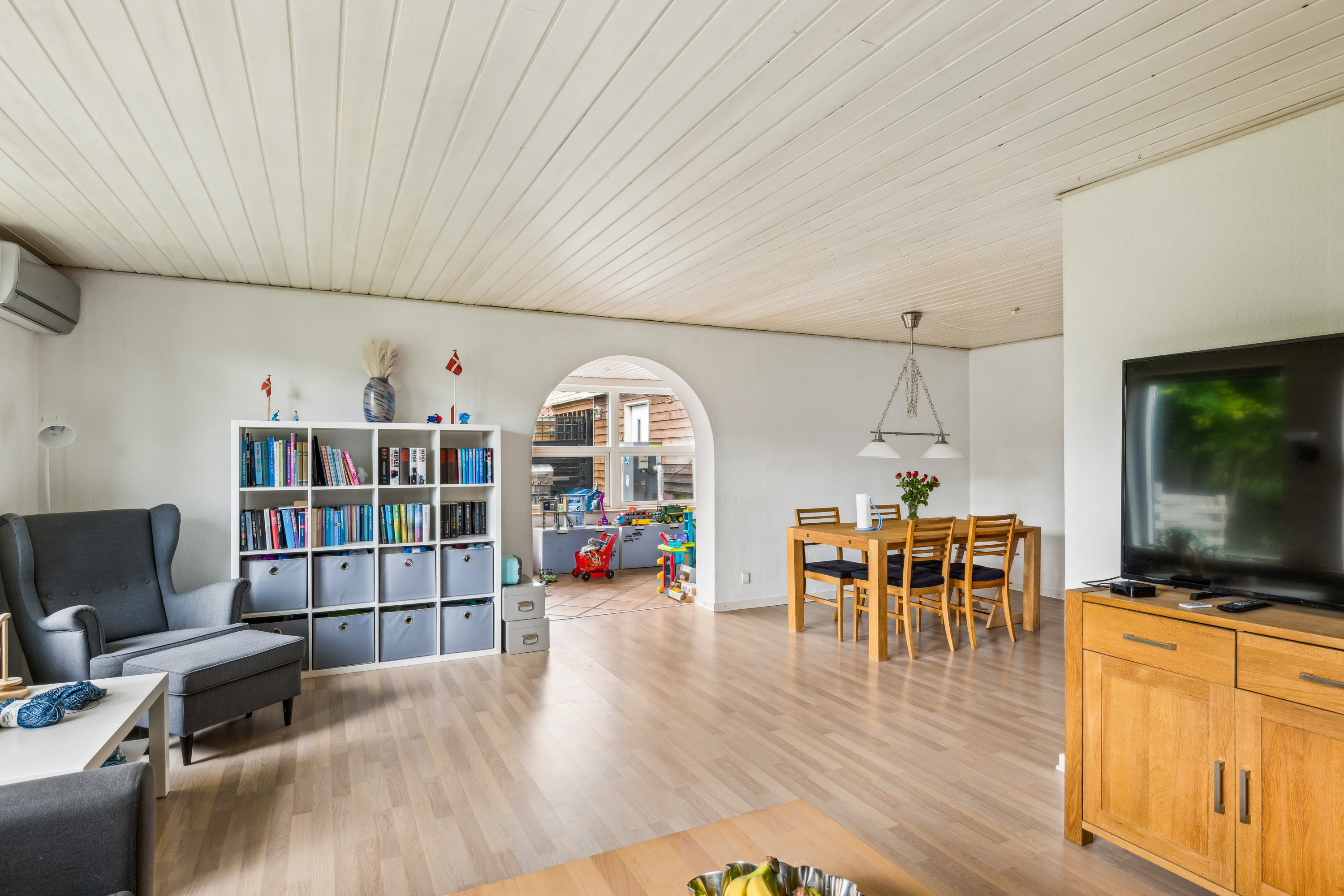 Fremhævet stue billede i fuldskærmstilstand. Billede af Løvenholmvej 60, Gjesing, 8963 Auning