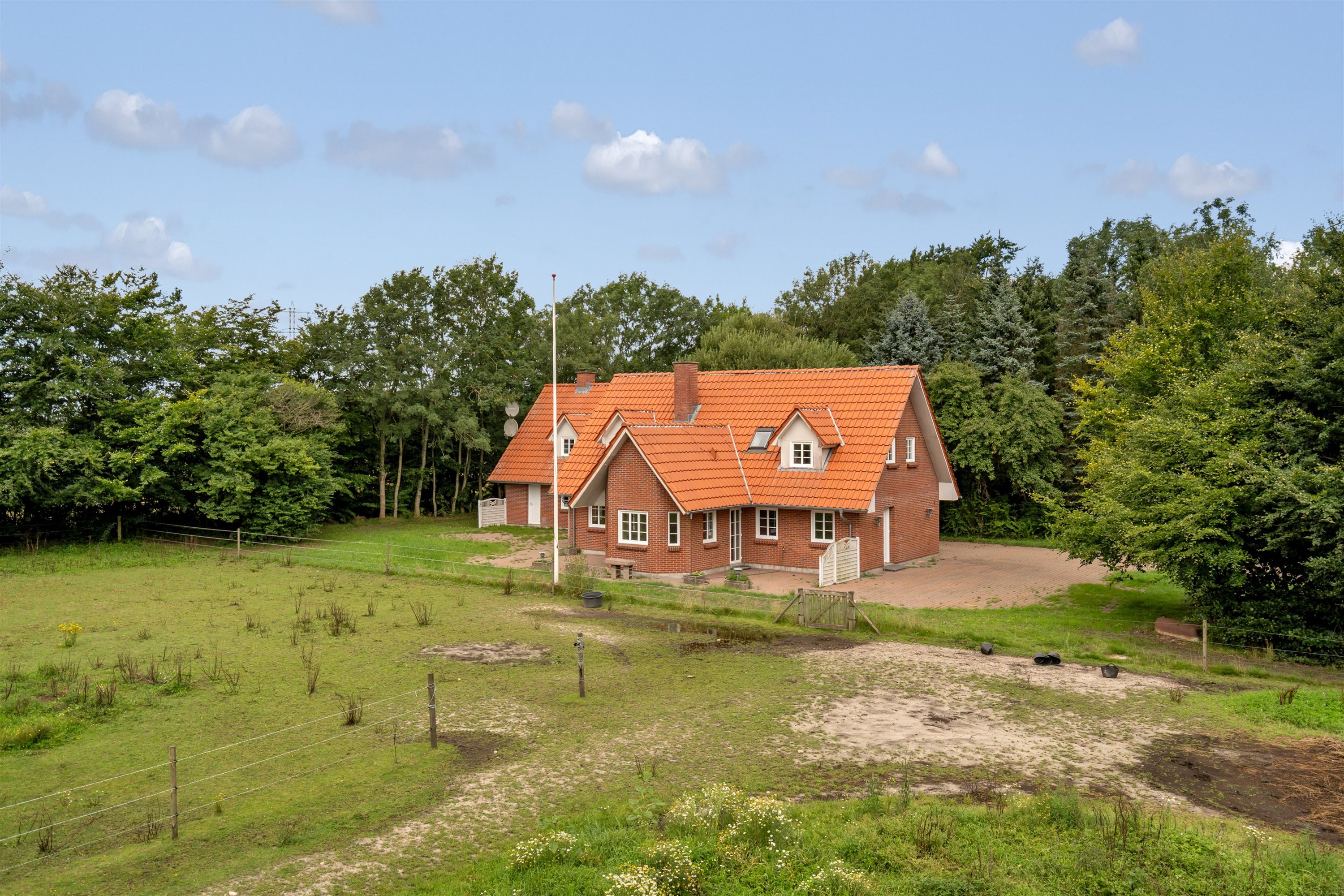 Fremhævet ejendommen billede i fuldskærmstilstand. Billede af Askærgårdvej 19, Sig, 6800 Varde