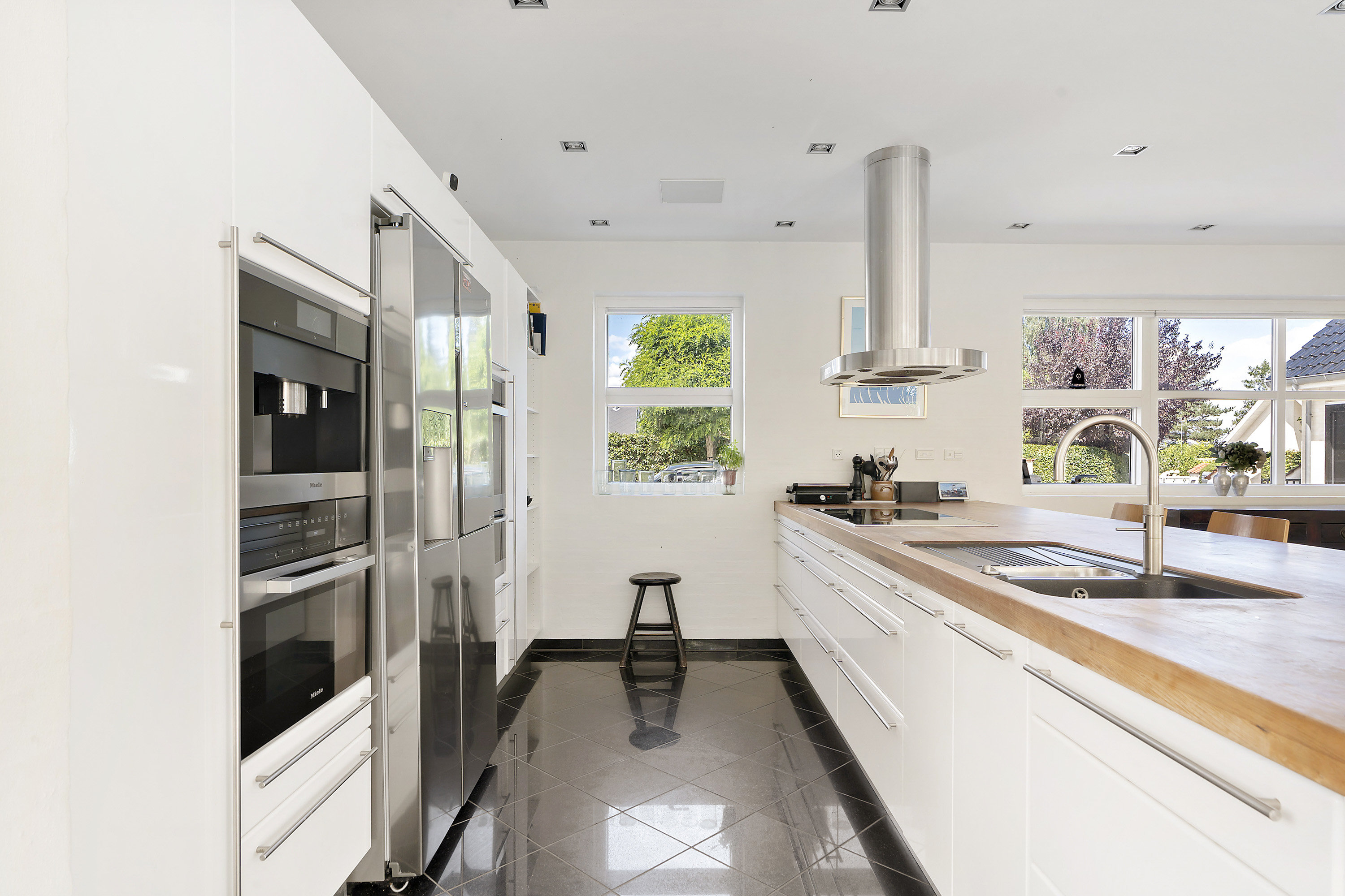 Fremhævet køkken billede i fuldskærmstilstand. Billede af Strandvejen 340D, 2980 Kokkedal