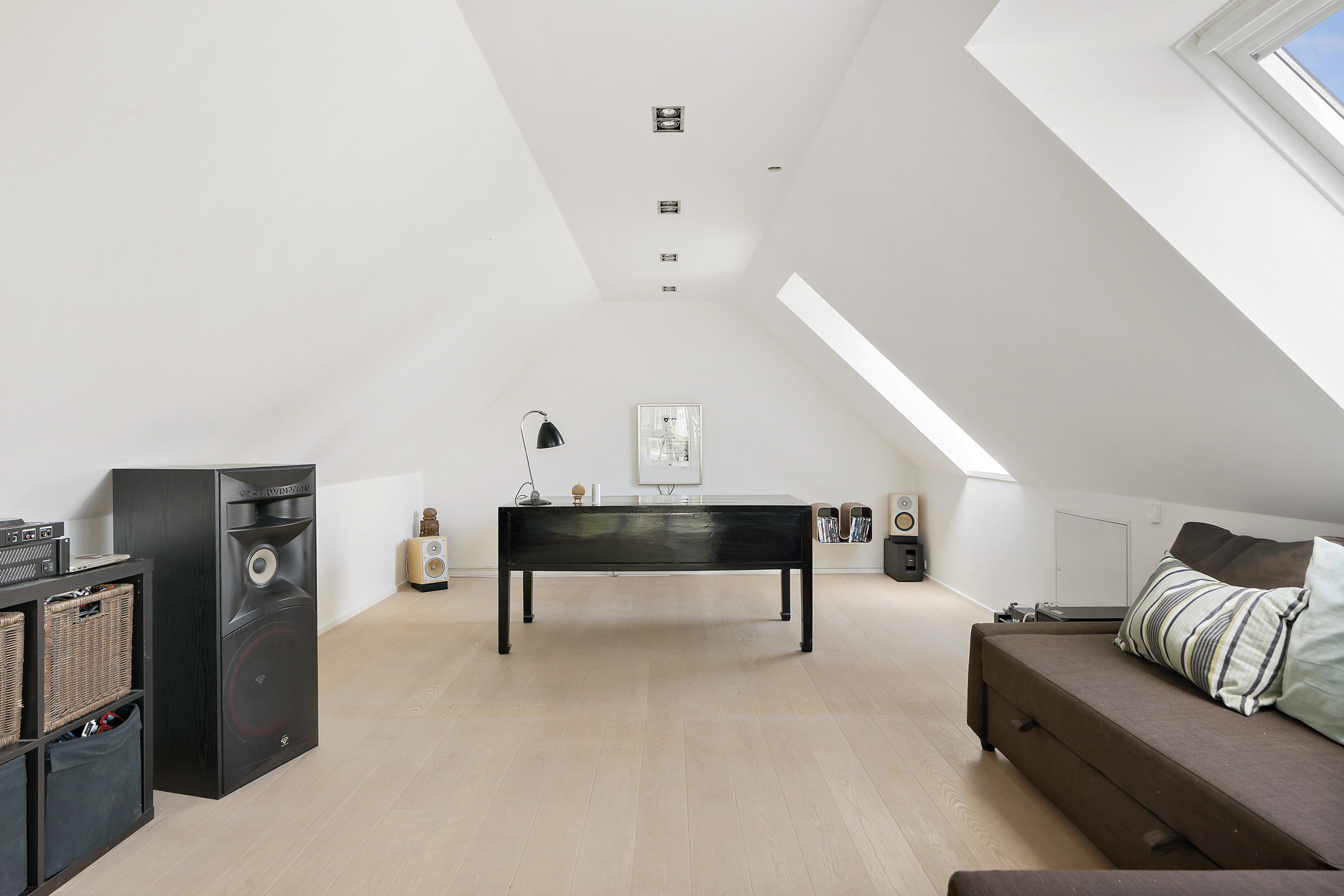 Fremhævet stue billede i fuldskærmstilstand. Billede af Strandvejen 340D, 2980 Kokkedal