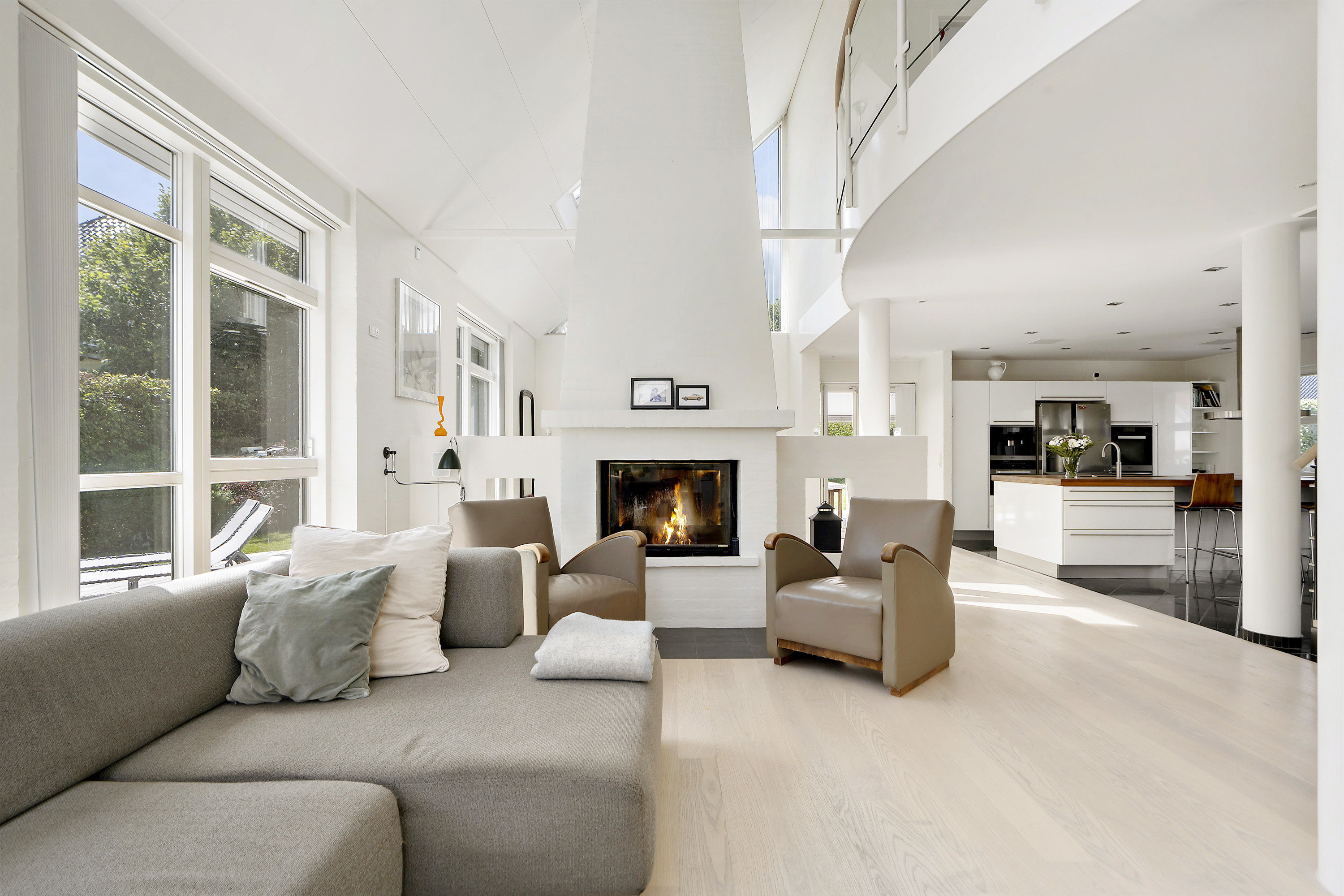 Fremhævet stue billede i fuldskærmstilstand. Billede af Strandvejen 340D, 2980 Kokkedal