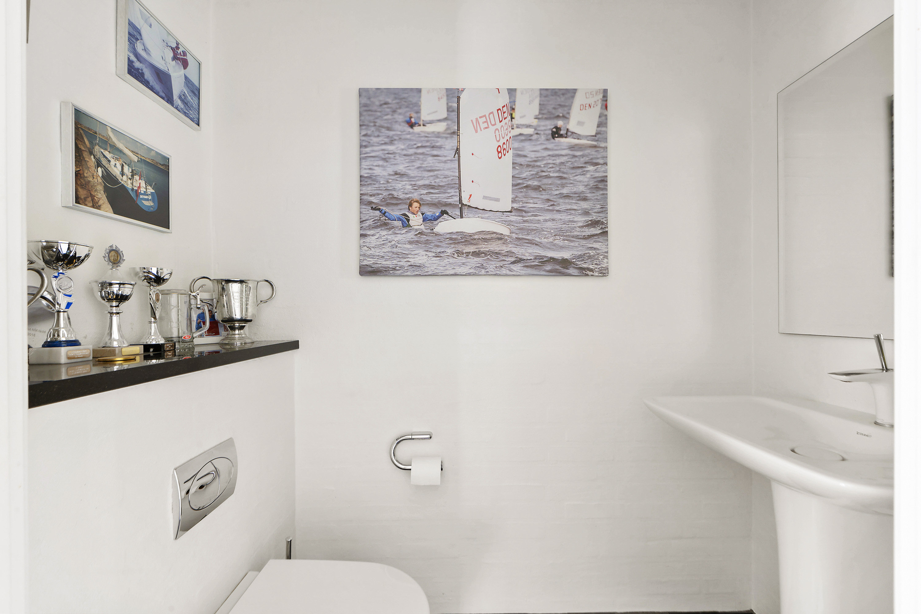 Fremhævet toilet billede i fuldskærmstilstand. Billede af Strandvejen 340D, 2980 Kokkedal