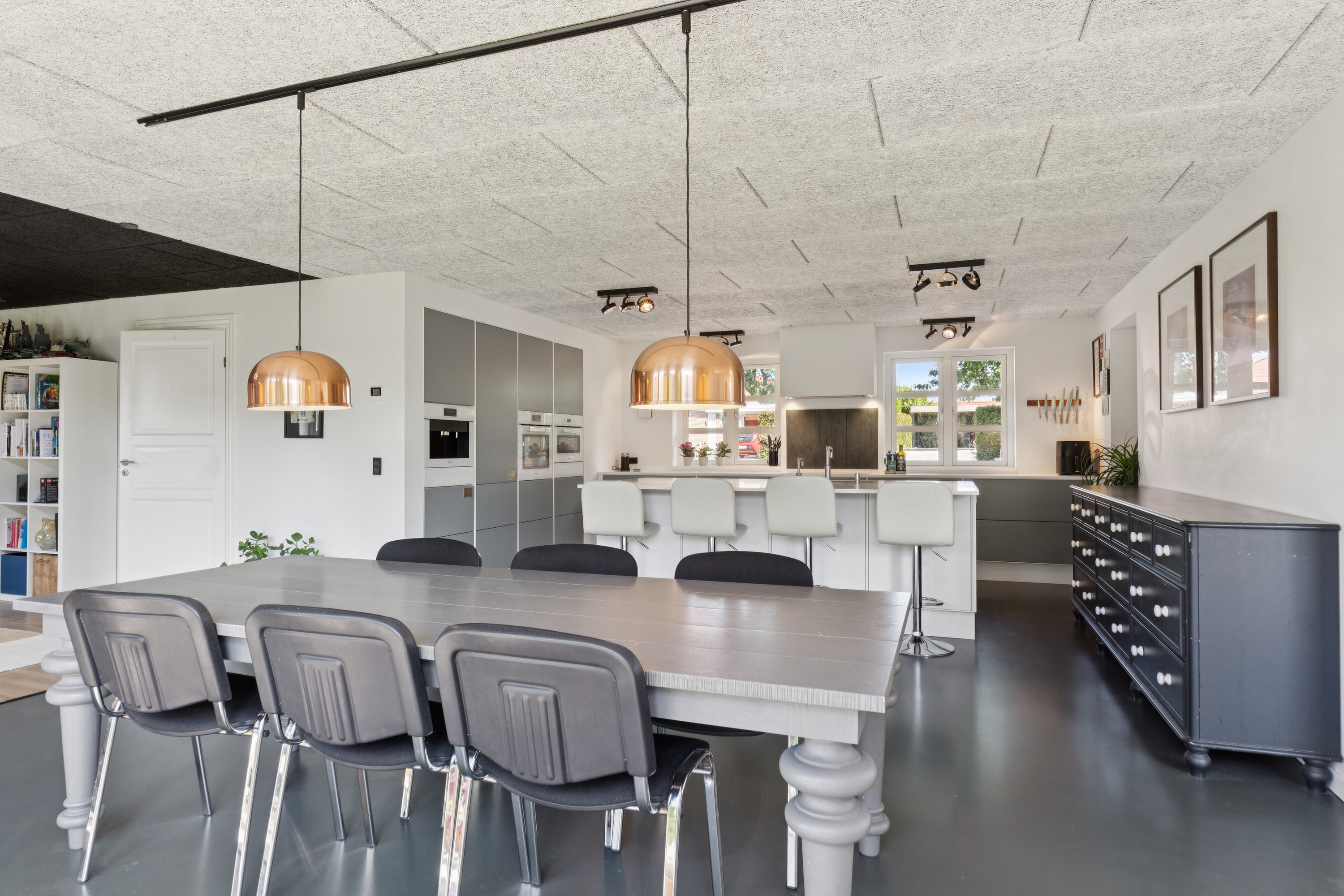 Fremhævet spisestue billede i fuldskærmstilstand. Billede af Stenbukken 48, 5700 Svendborg