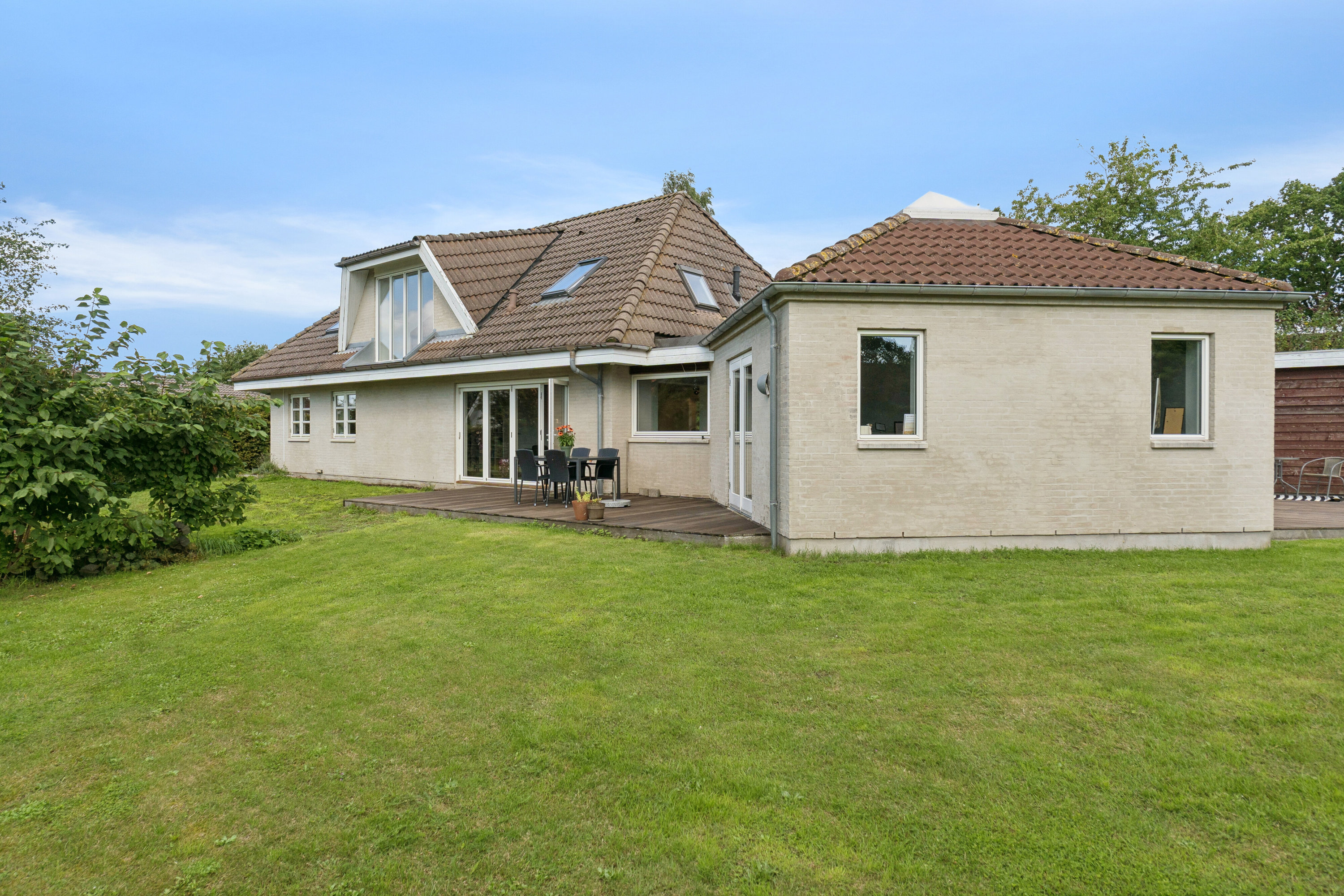 Fremhævet set fra haven billede i fuldskærmstilstand. Billede af Stenbukken 48, 5700 Svendborg