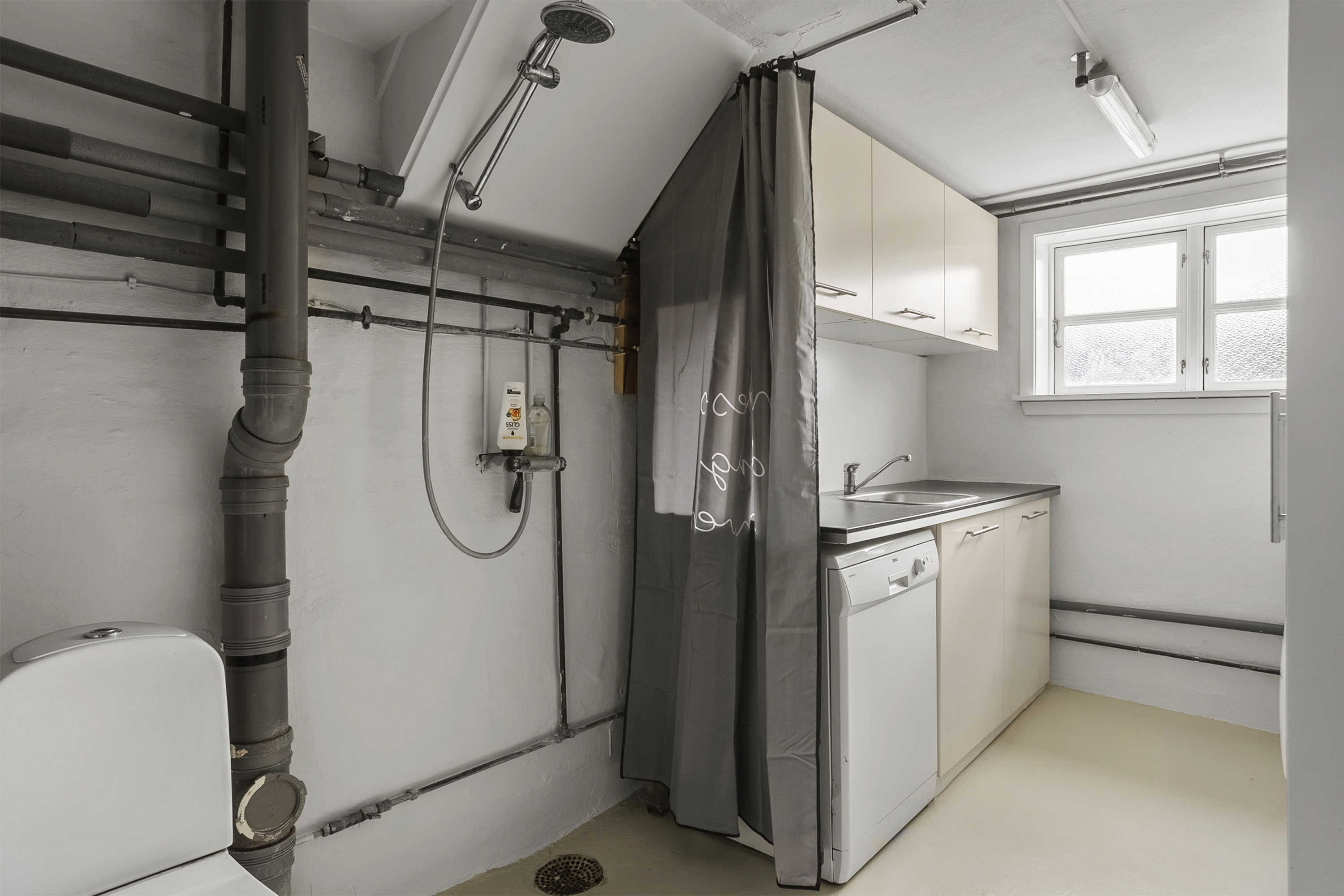 Fremhævet toilet billede i fuldskærmstilstand. Billede af Thorshavnsgade 21, Christiansbjerg, 8200 Aarhus N