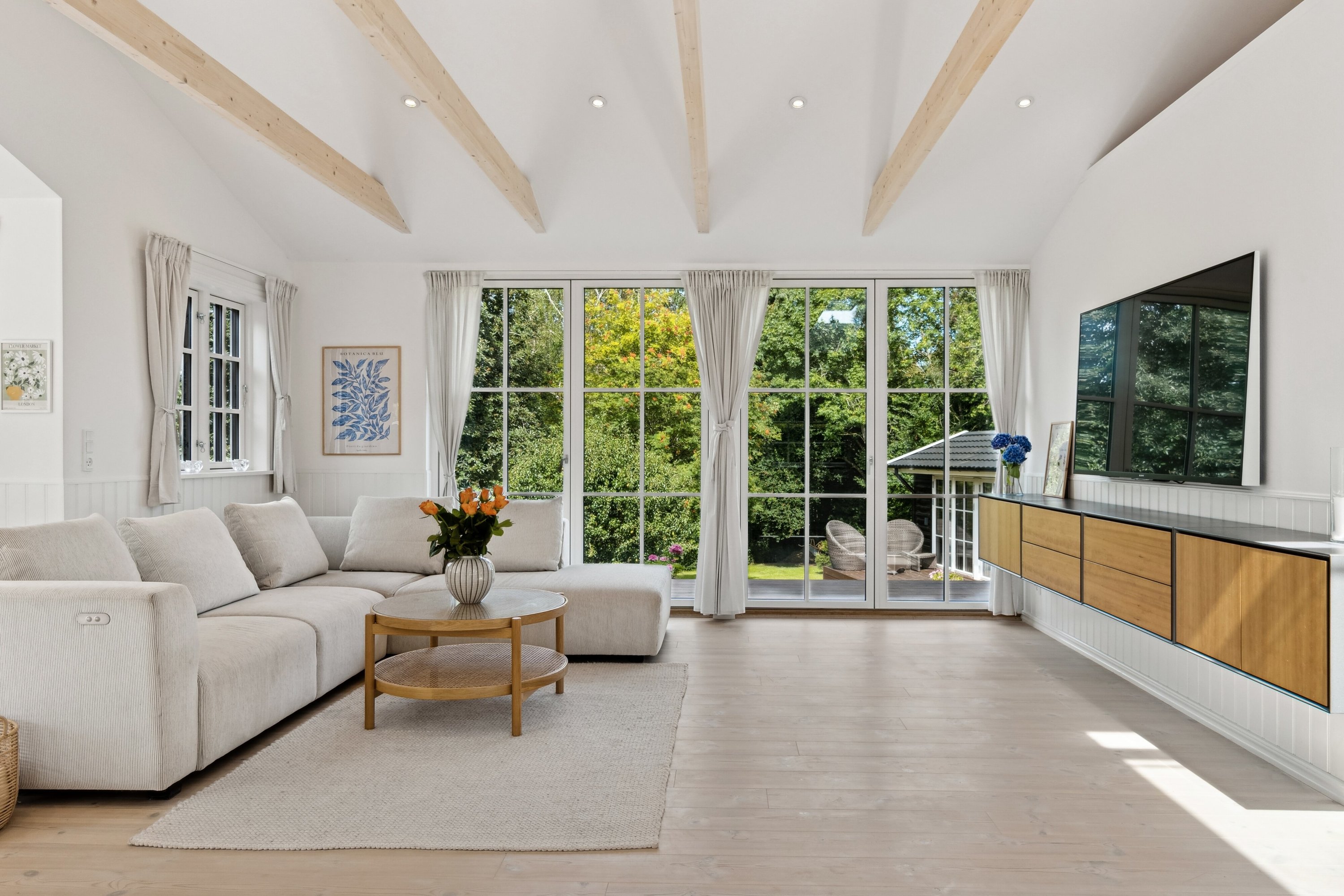 Fremhævet stue billede i fuldskærmstilstand. Billede af Strandmosevej 15, Ebbeløkke, 4500 Nykøbing Sj