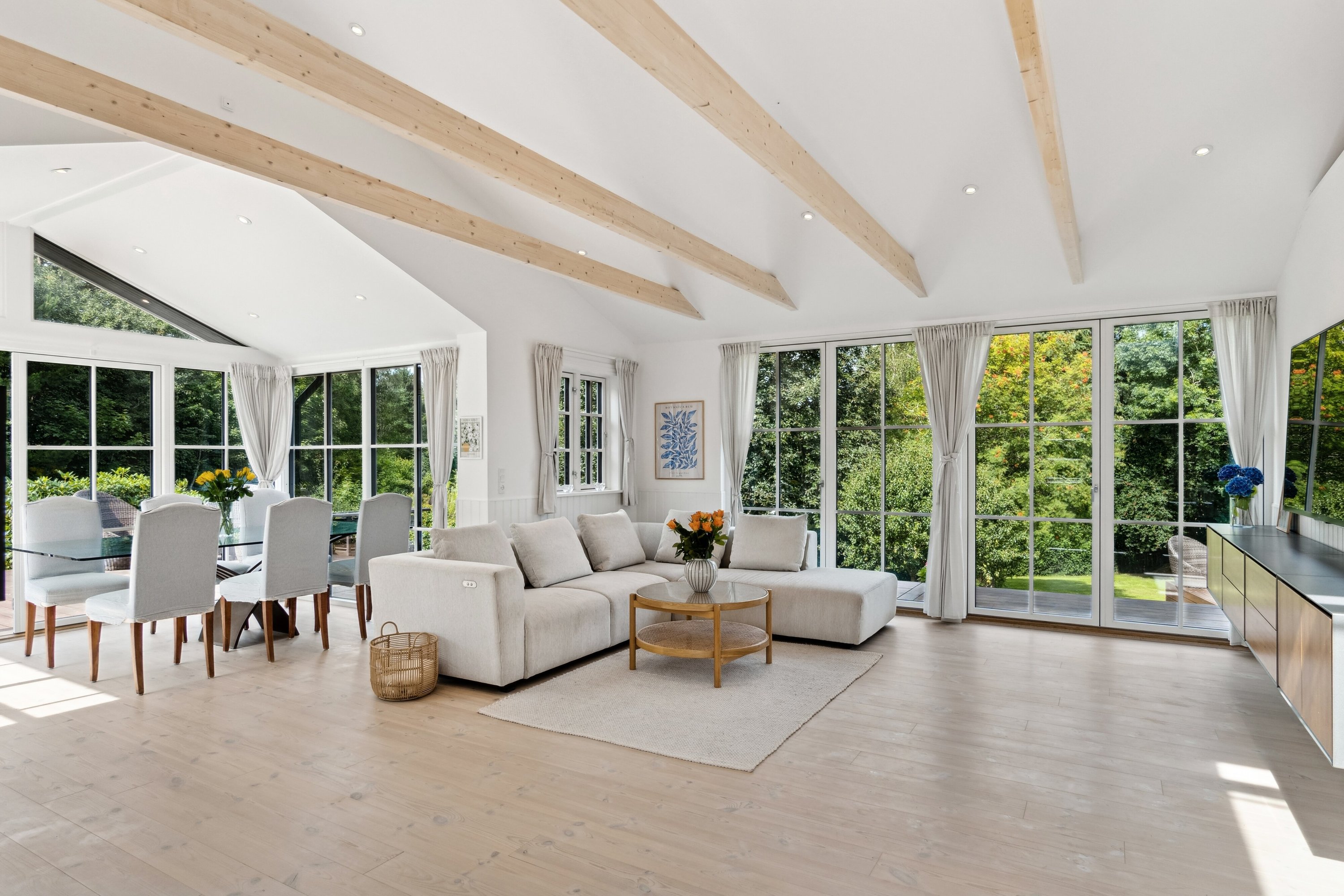 Fremhævet stue billede i fuldskærmstilstand. Billede af Strandmosevej 15, Ebbeløkke, 4500 Nykøbing Sj