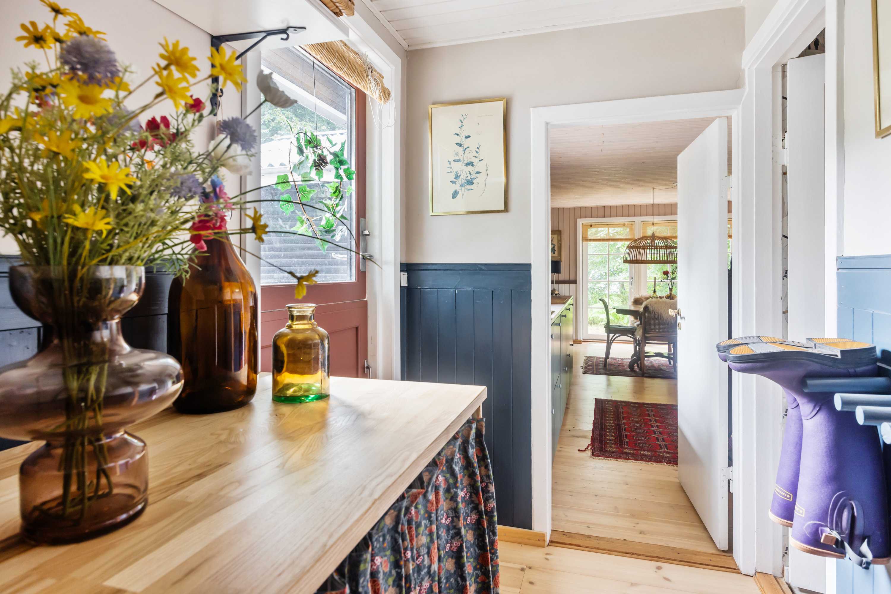 Fremhævet stue billede i fuldskærmstilstand. Billede af Kongevangen 11, Koldkær, 9370 Hals