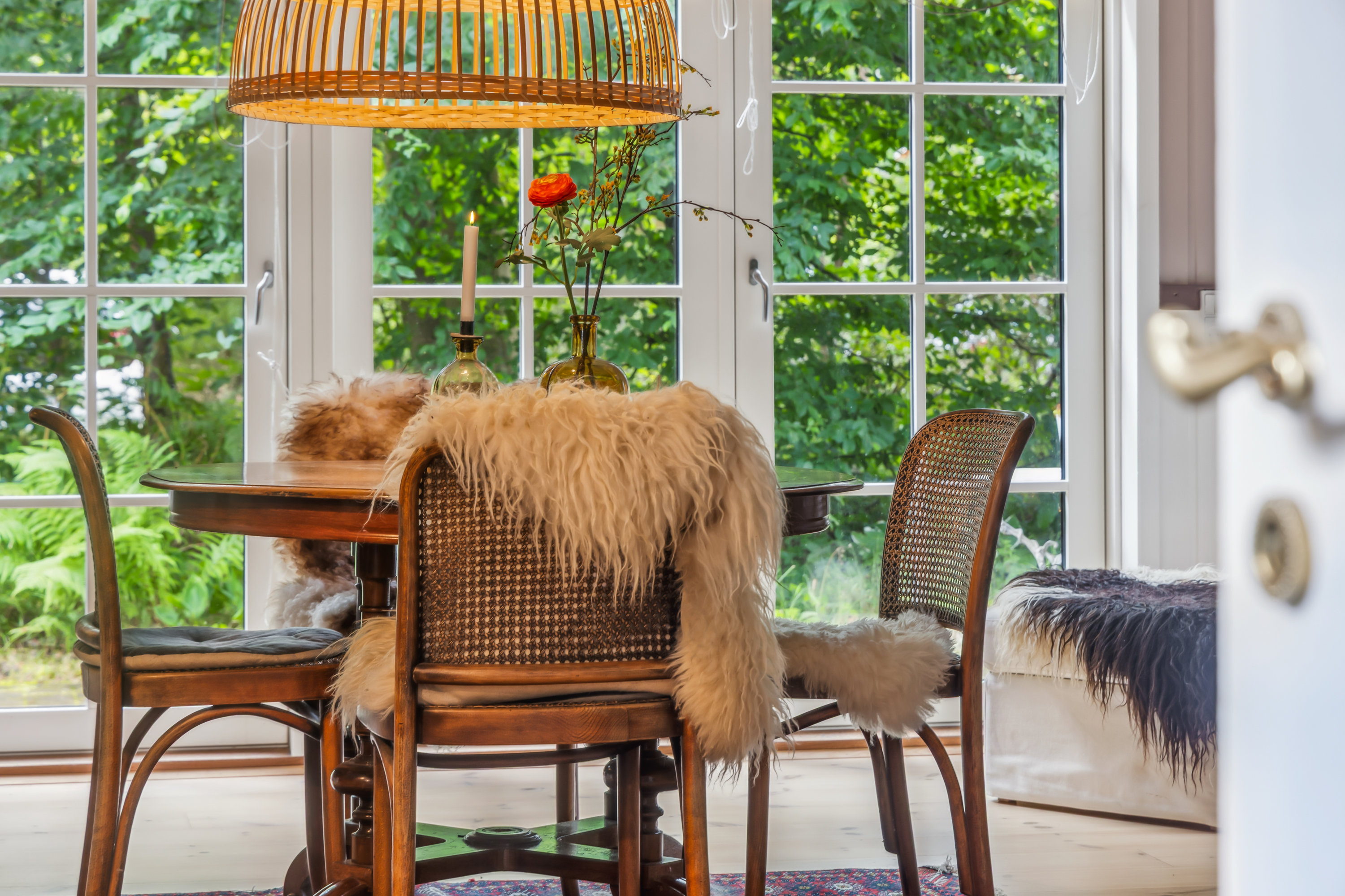 Fremhævet stue billede i fuldskærmstilstand. Billede af Kongevangen 11, Koldkær, 9370 Hals