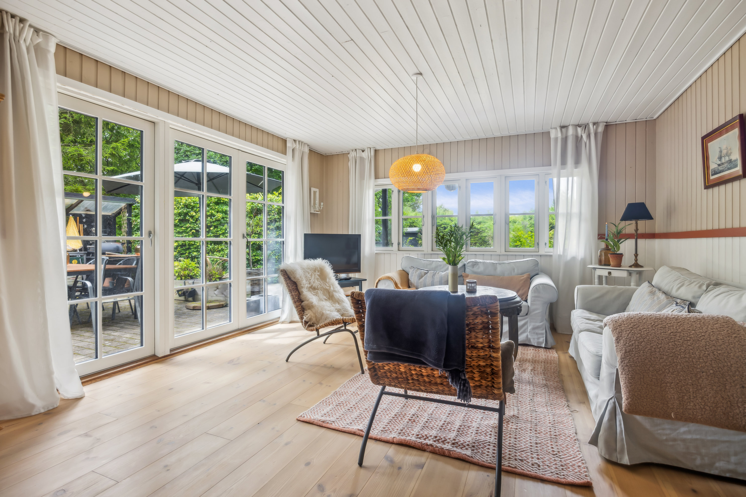 Fremhævet stue billede i fuldskærmstilstand. Billede af Kongevangen 11, Koldkær, 9370 Hals