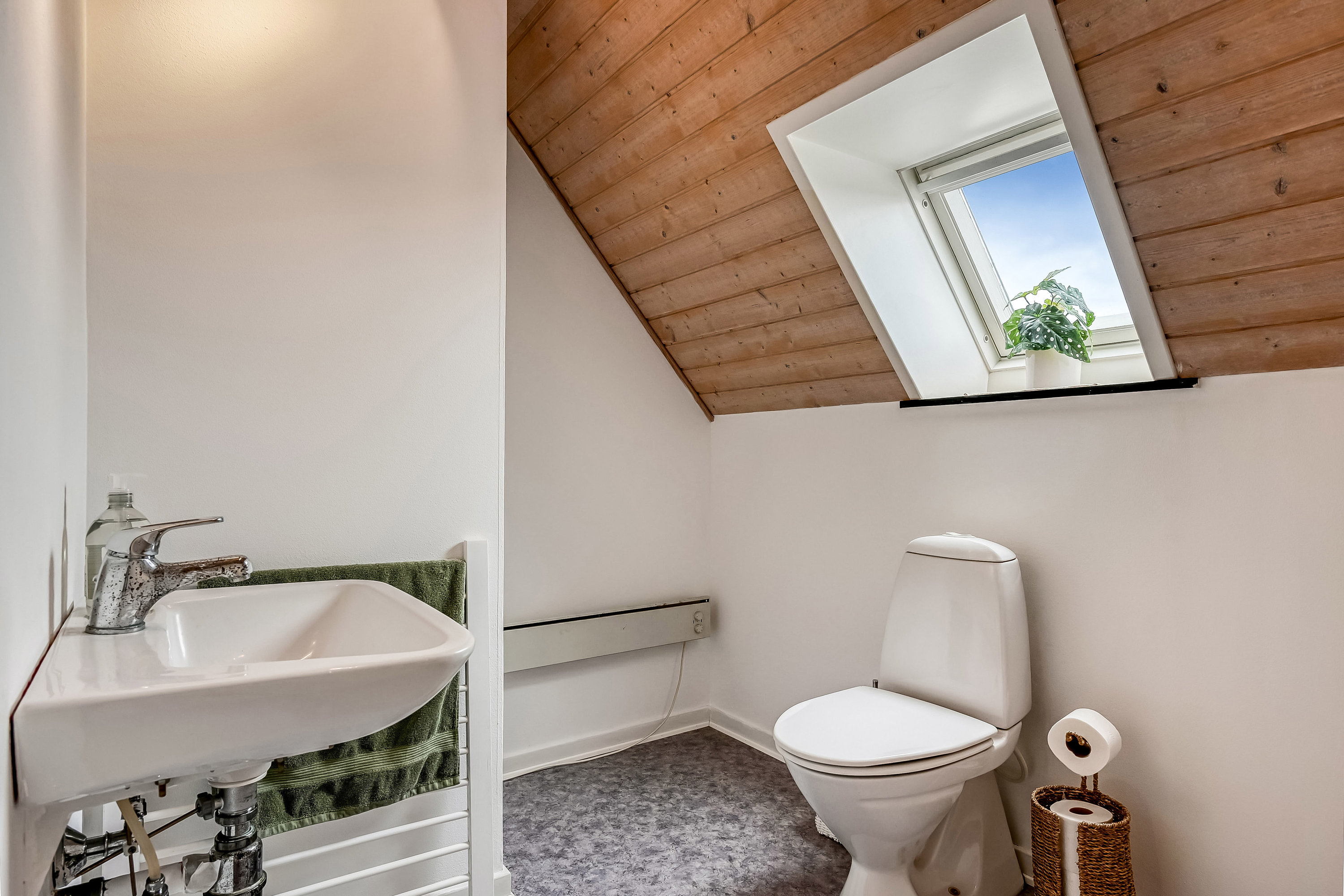 Fremhævet toilet billede i fuldskærmstilstand. Billede af Søndergade 92, 7600 Struer