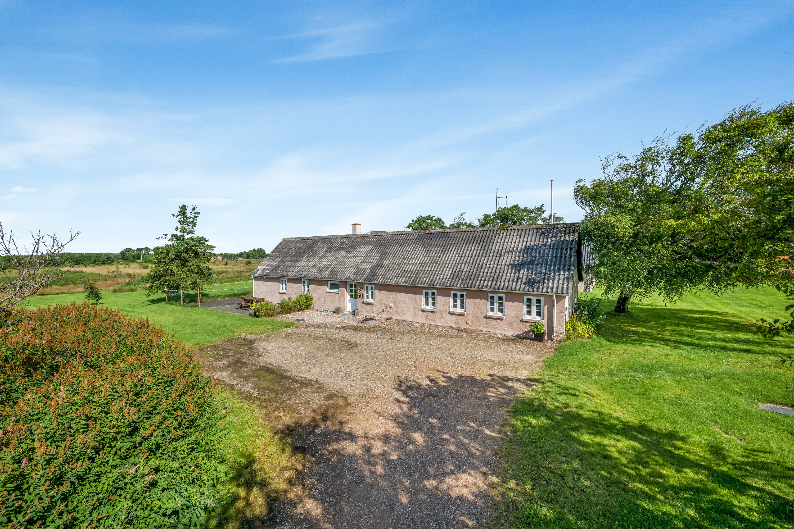 Fremhævet facade billede i fuldskærmstilstand. Billede af Kollevej 60, 6830 Nørre Nebel