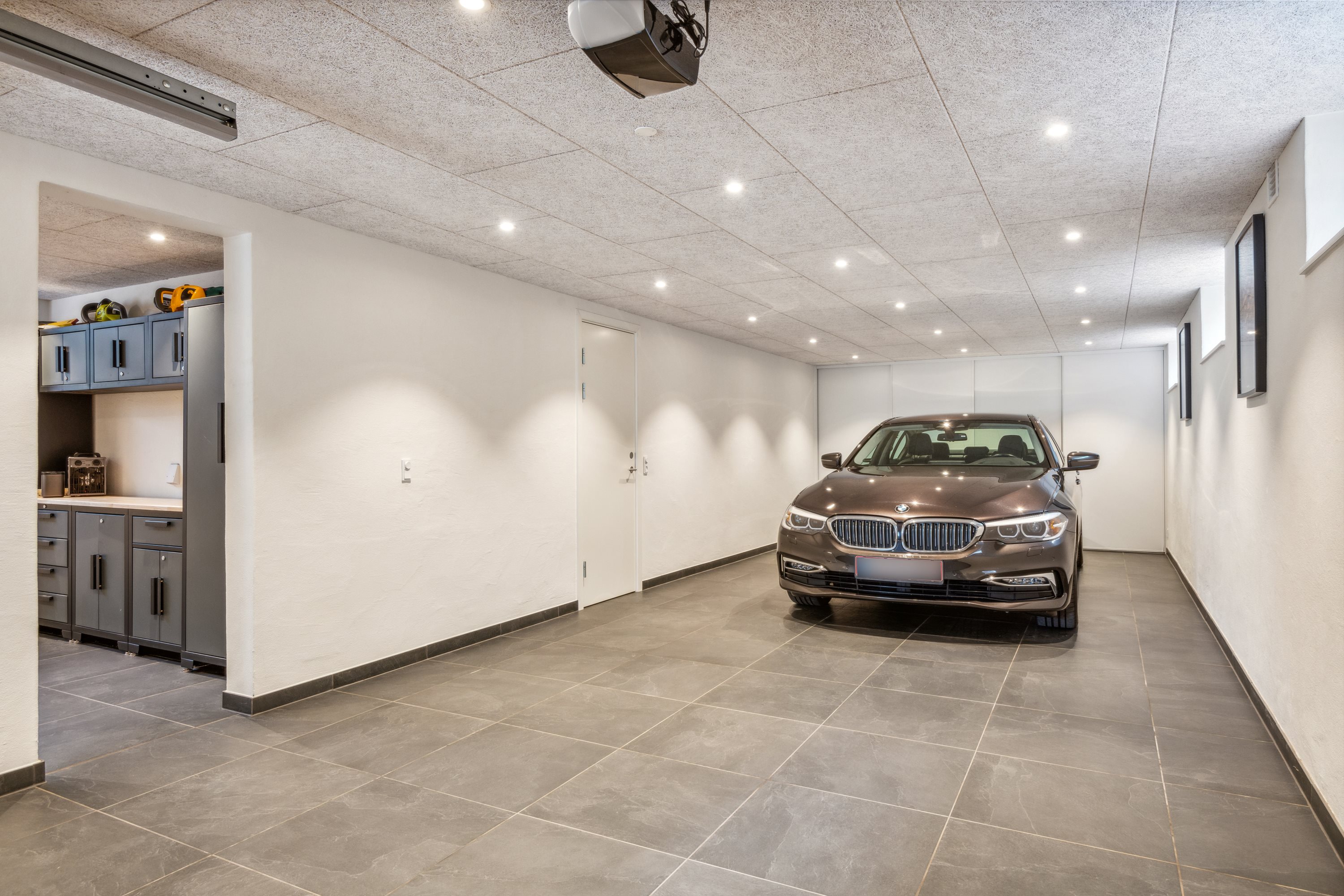 Fremhævet garage billede i fuldskærmstilstand. Billede af Reites Alle 4, 9530 Støvring