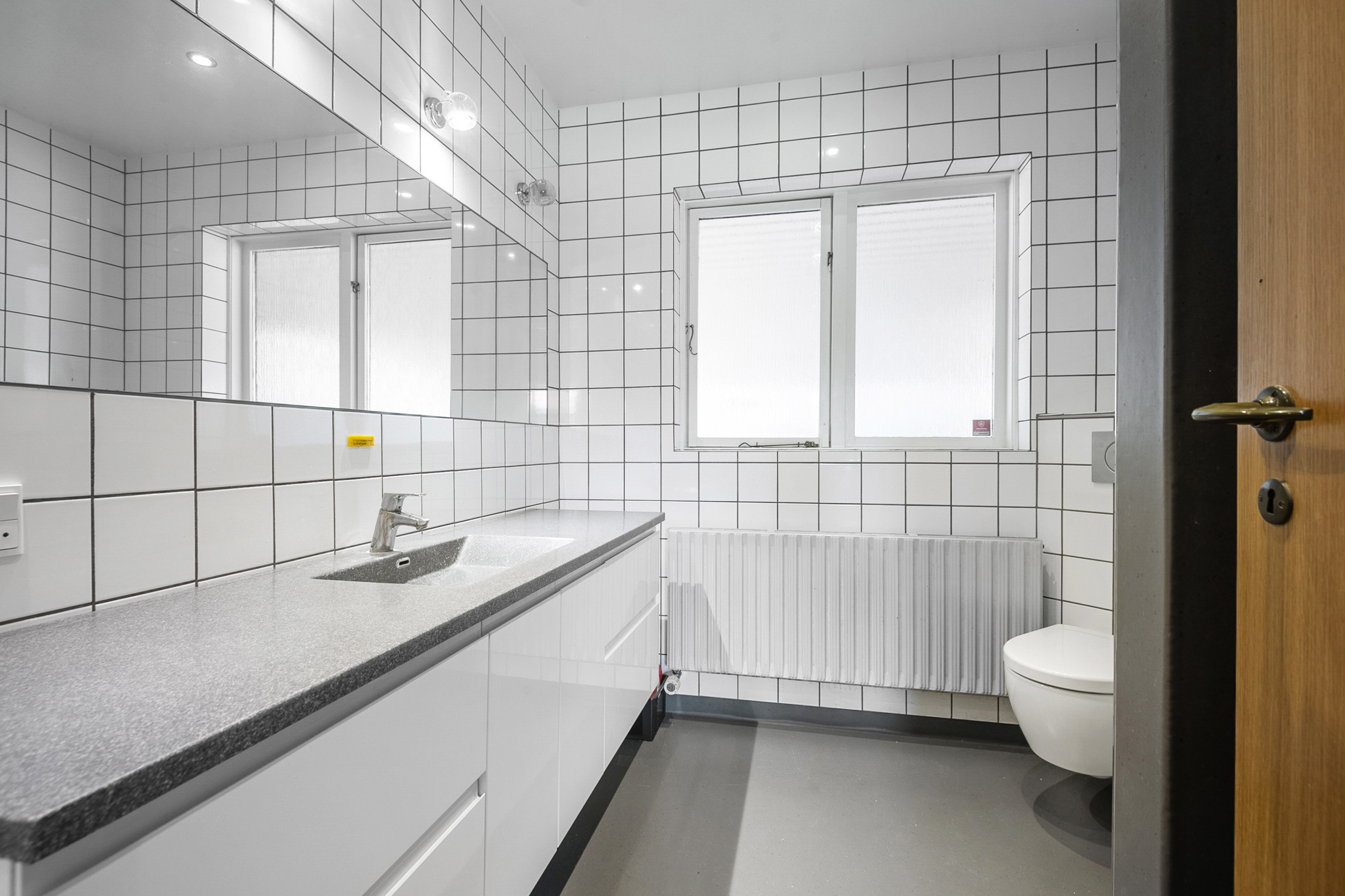 Fremhævet toilet billede i fuldskærmstilstand. Billede af Kastanielunden 67, 6705 Esbjerg Ø