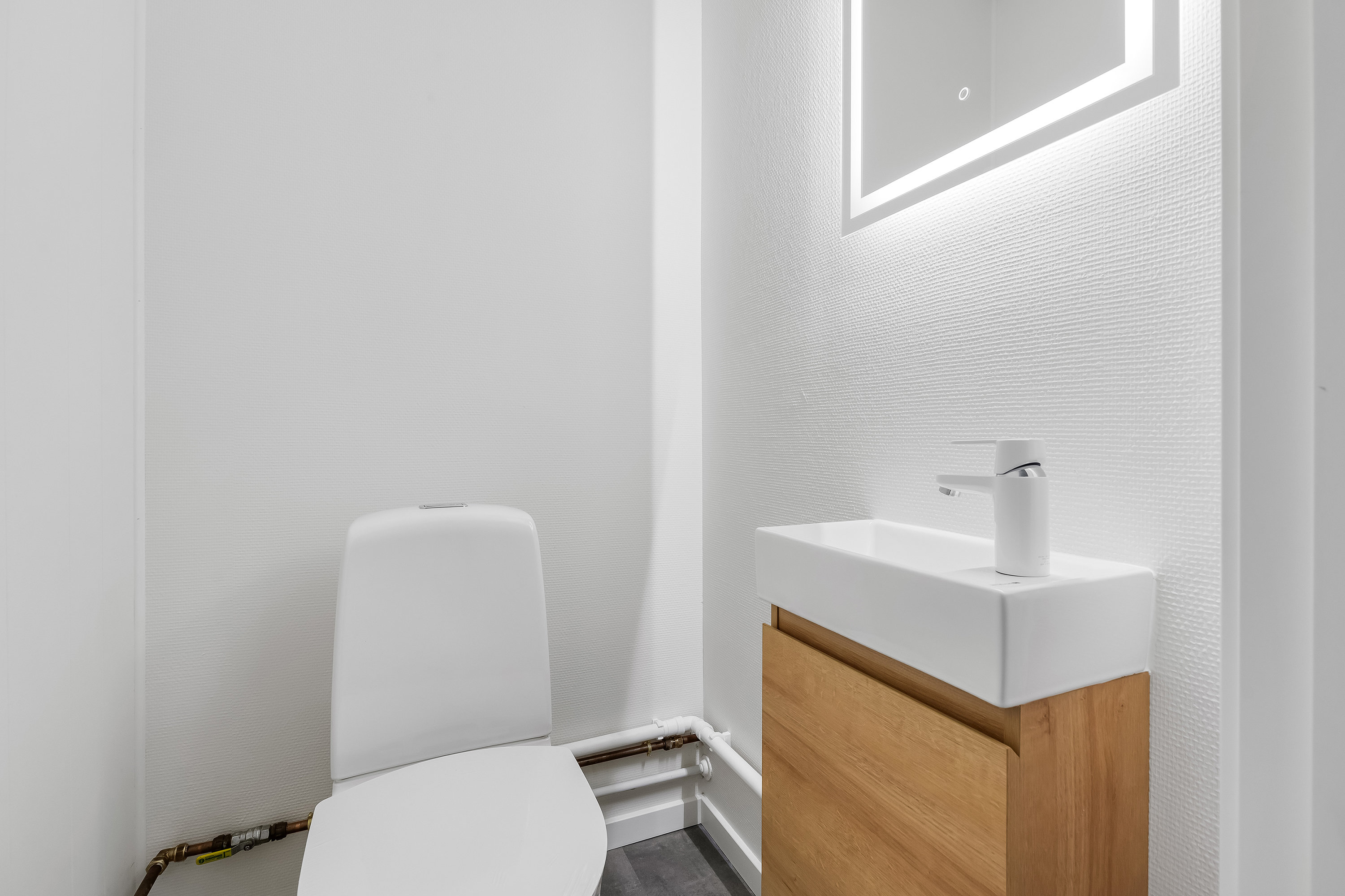 Fremhævet toilet billede i fuldskærmstilstand. Billede af Jernbæk Alle 38, Ramløse, 3200 Helsinge