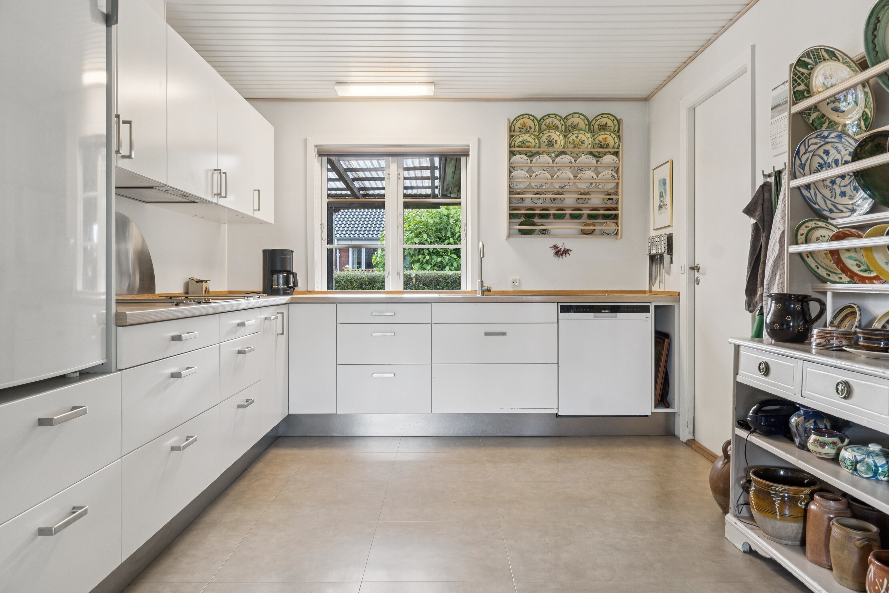 Fremhævet køkken billede i fuldskærmstilstand. Billede af Haugstedvænget 3, Kirkeby, 5771 Stenstrup