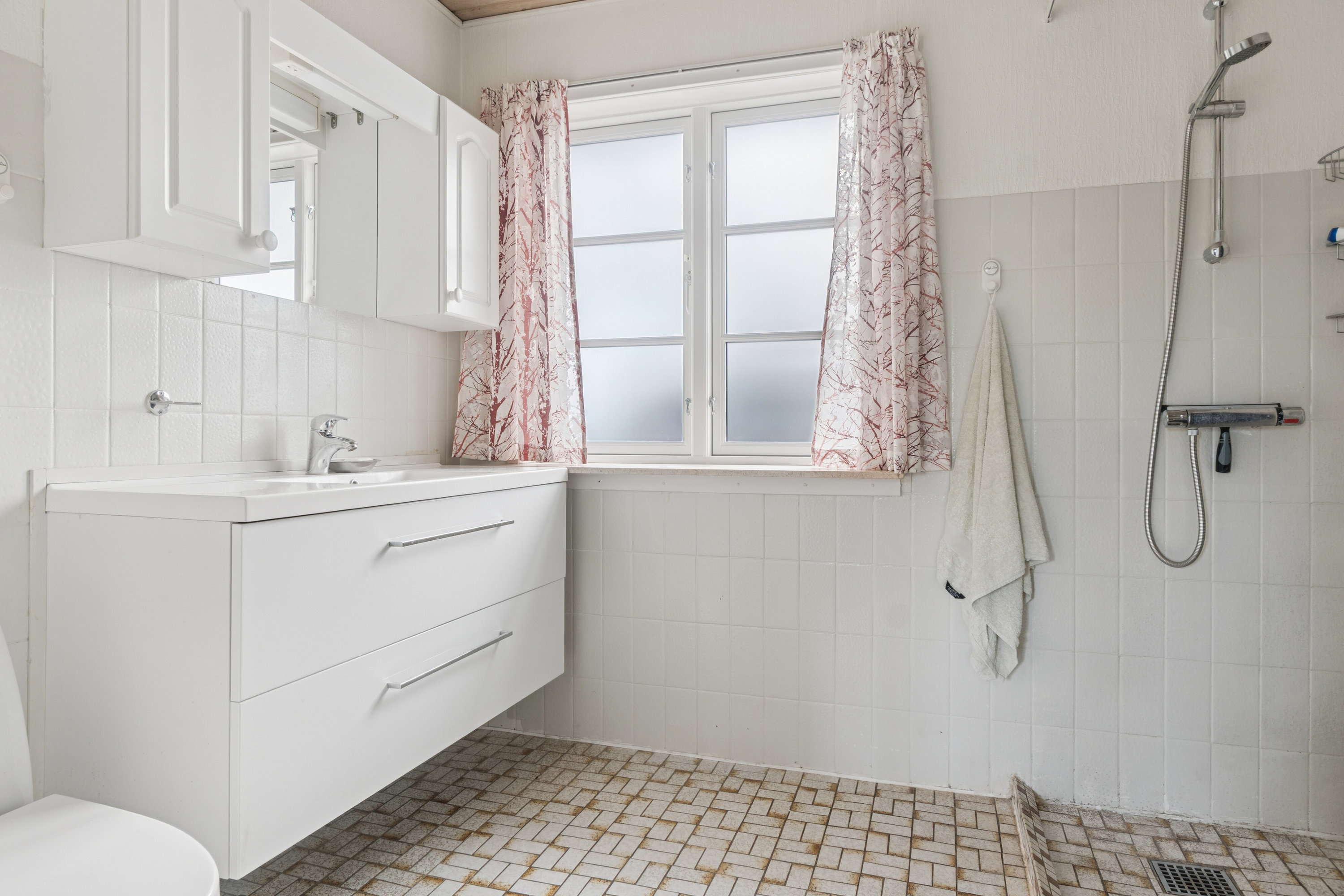 Fremhævet badeværelse billede i fuldskærmstilstand. Billede af Haugstedvænget 3, Kirkeby, 5771 Stenstrup