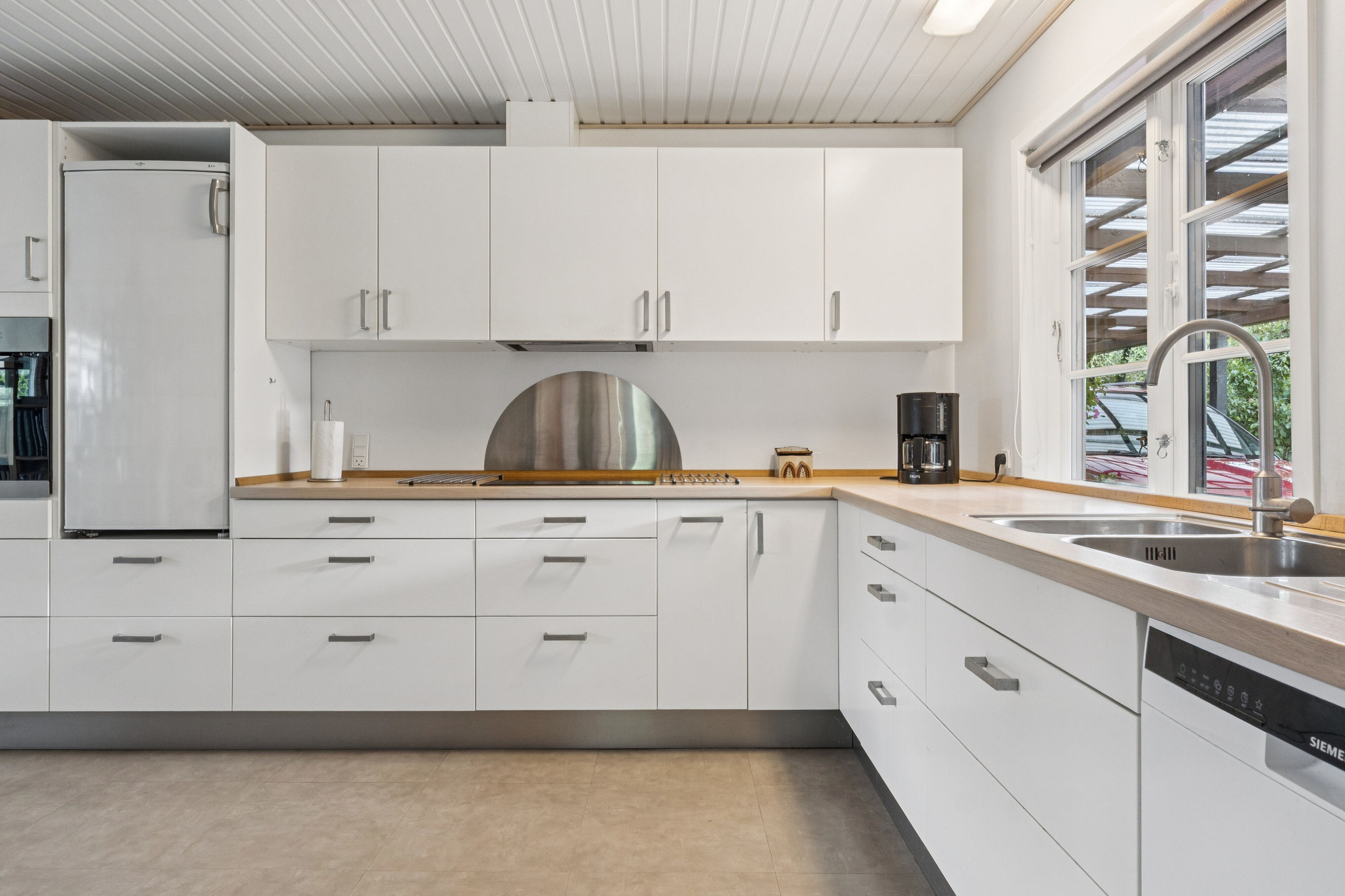 Fremhævet køkken billede i fuldskærmstilstand. Billede af Haugstedvænget 3, Kirkeby, 5771 Stenstrup