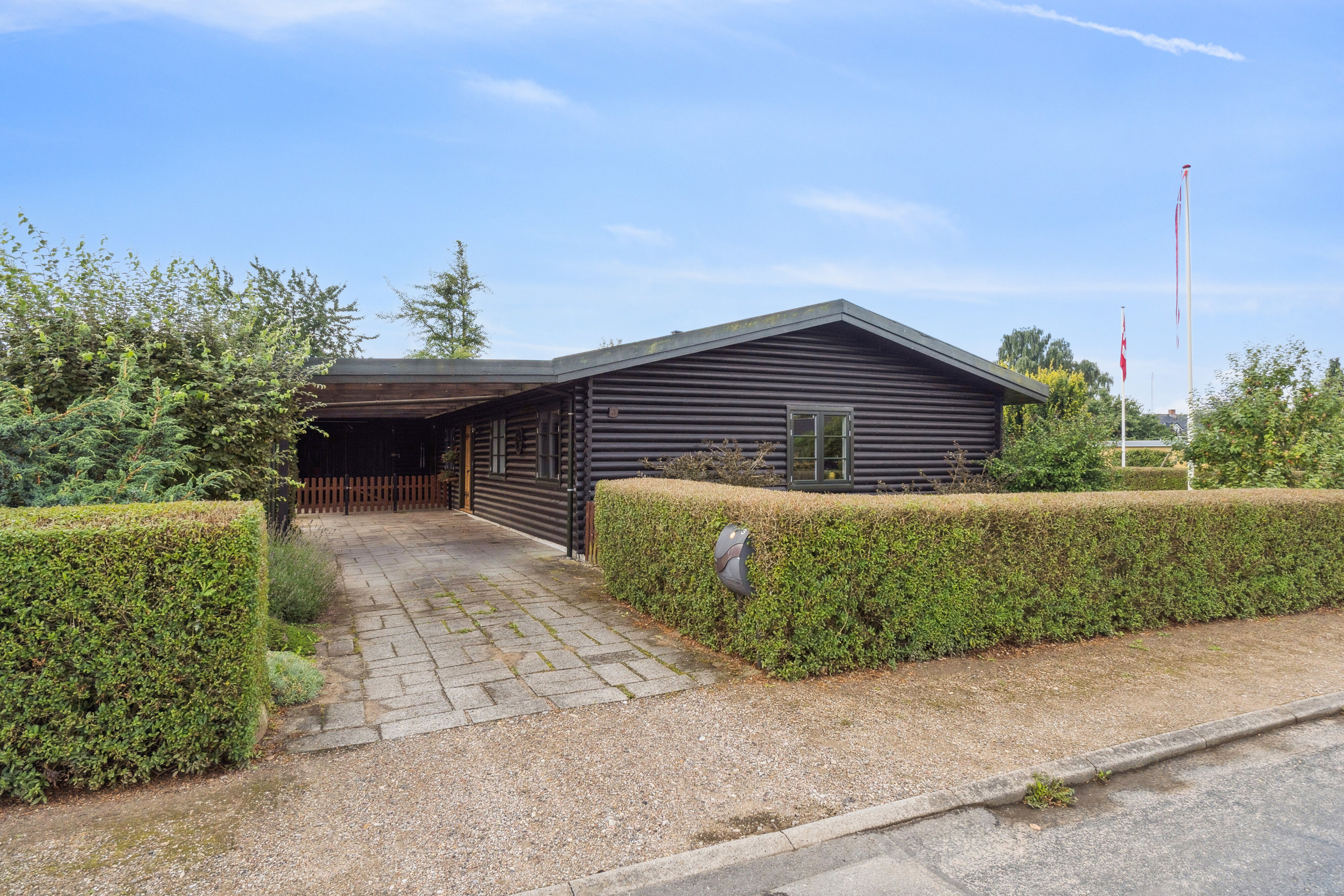 Fremhævet set fra vejen billede i fuldskærmstilstand. Billede af Haugstedvænget 3, Kirkeby, 5771 Stenstrup