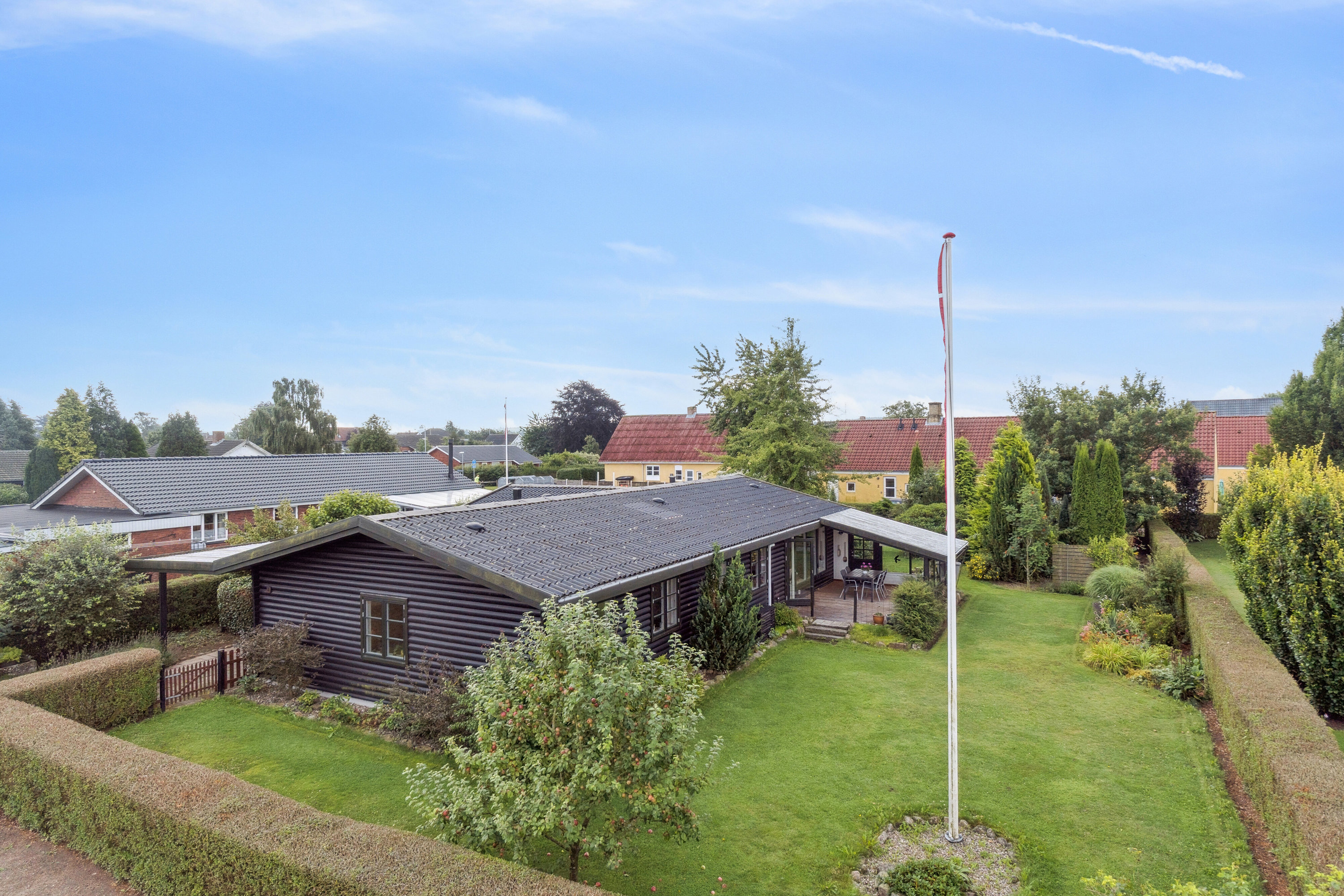 Fremhævet set fra haven billede i fuldskærmstilstand. Billede af Haugstedvænget 3, Kirkeby, 5771 Stenstrup