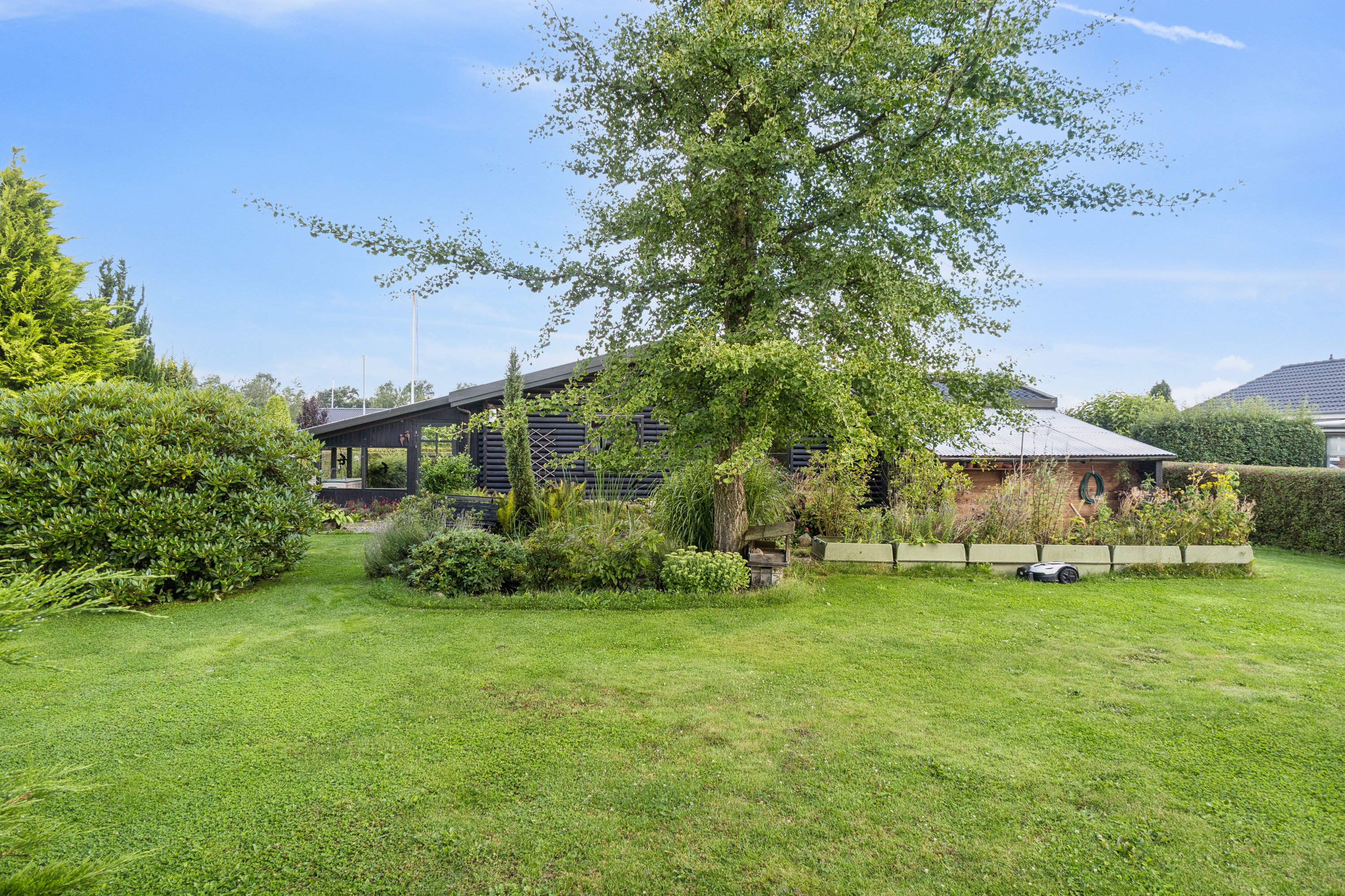 Fremhævet set fra haven billede i fuldskærmstilstand. Billede af Haugstedvænget 3, Kirkeby, 5771 Stenstrup