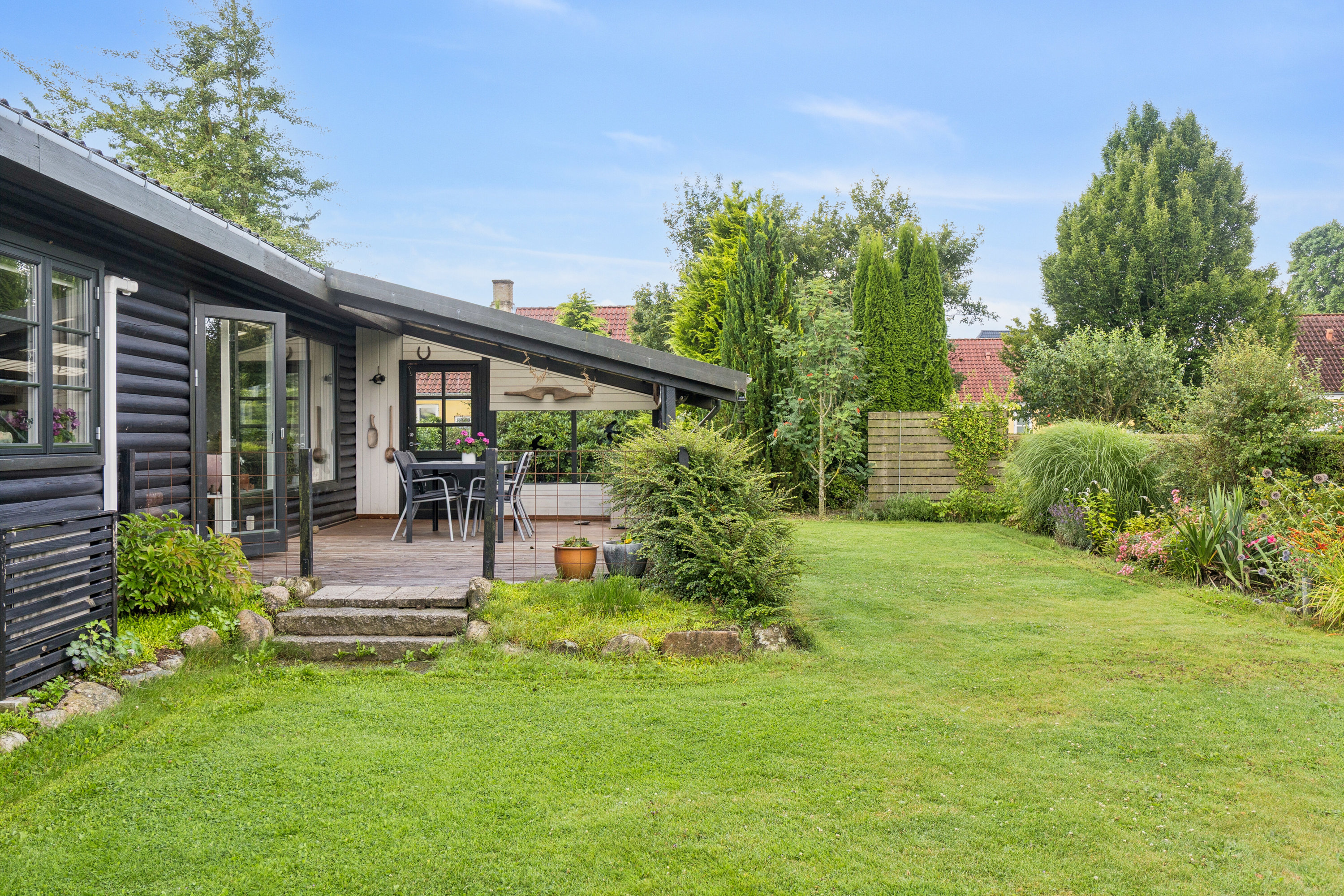 Fremhævet set fra haven billede i fuldskærmstilstand. Billede af Haugstedvænget 3, Kirkeby, 5771 Stenstrup