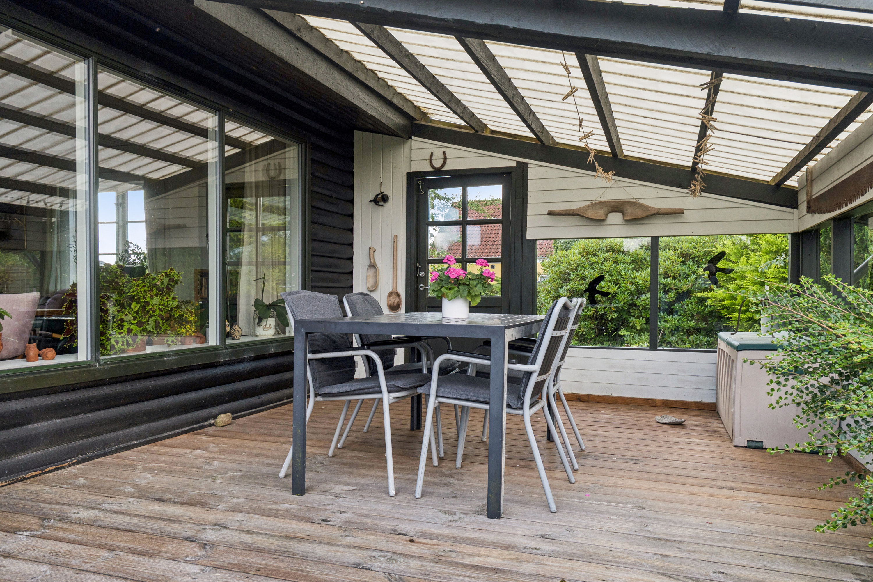 Fremhævet overdækket terrasse billede i fuldskærmstilstand. Billede af Haugstedvænget 3, Kirkeby, 5771 Stenstrup