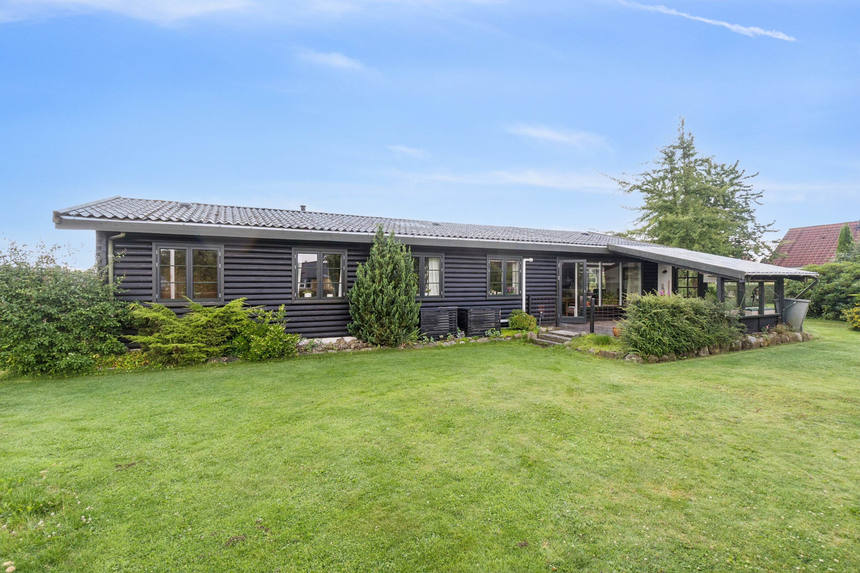 Miniaturebillede 1: set fra haven. Billede af Haugstedvænget 3, Kirkeby, 5771 Stenstrup