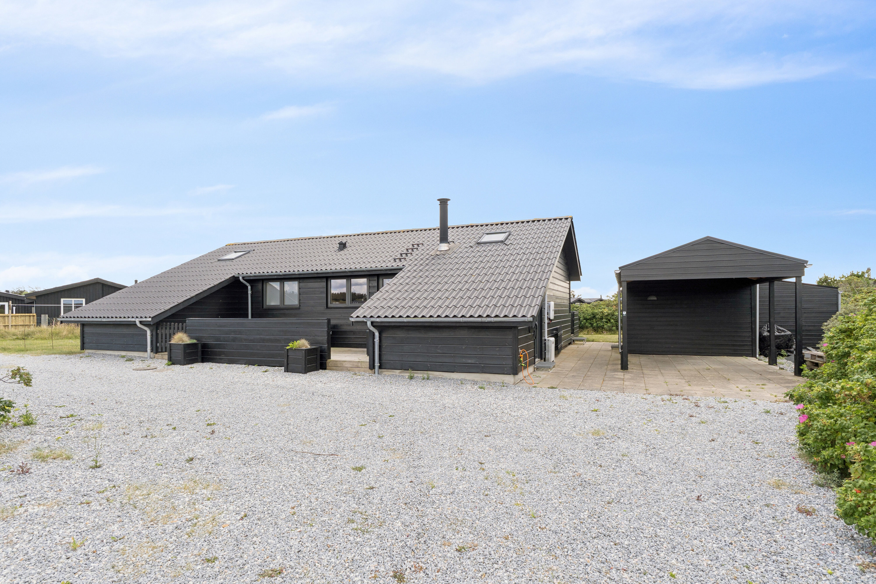 Fremhævet set fra vejen billede i fuldskærmstilstand. Billede af Novembervej 3, Skal Klit, 9800 Hjørring