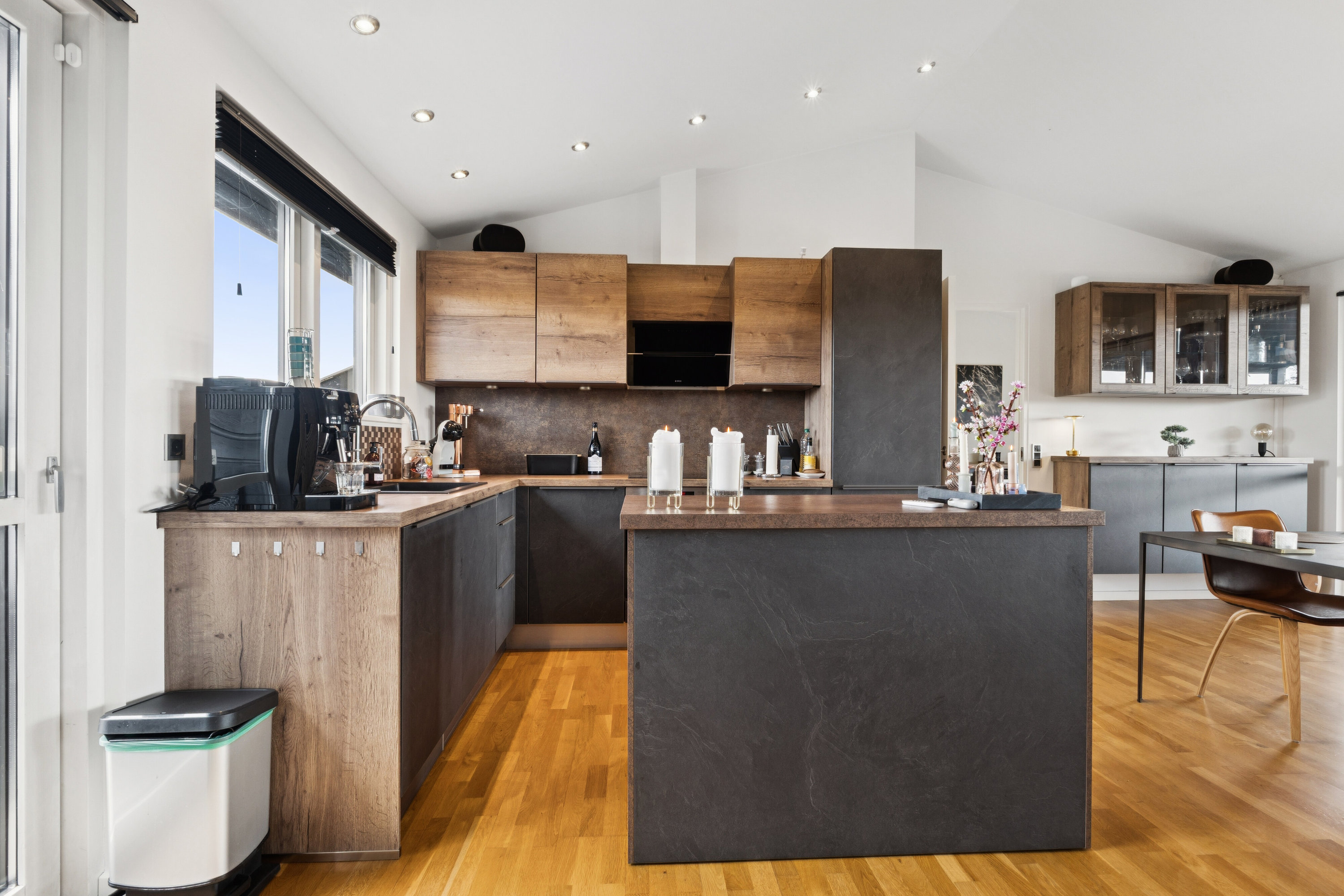 Fremhævet køkken billede i fuldskærmstilstand. Billede af Novembervej 3, Skal Klit, 9800 Hjørring