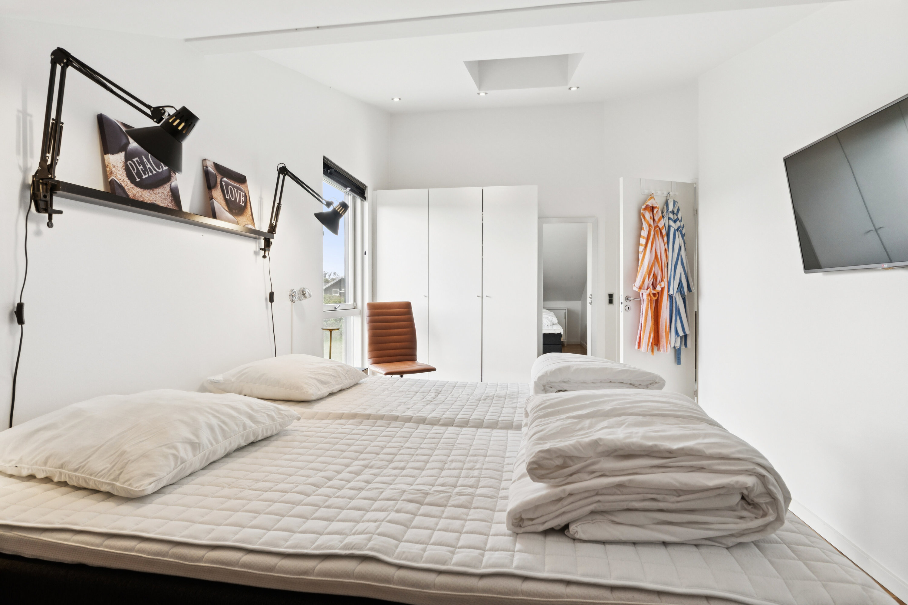 Fremhævet soveværelse billede i fuldskærmstilstand. Billede af Novembervej 3, Skal Klit, 9800 Hjørring