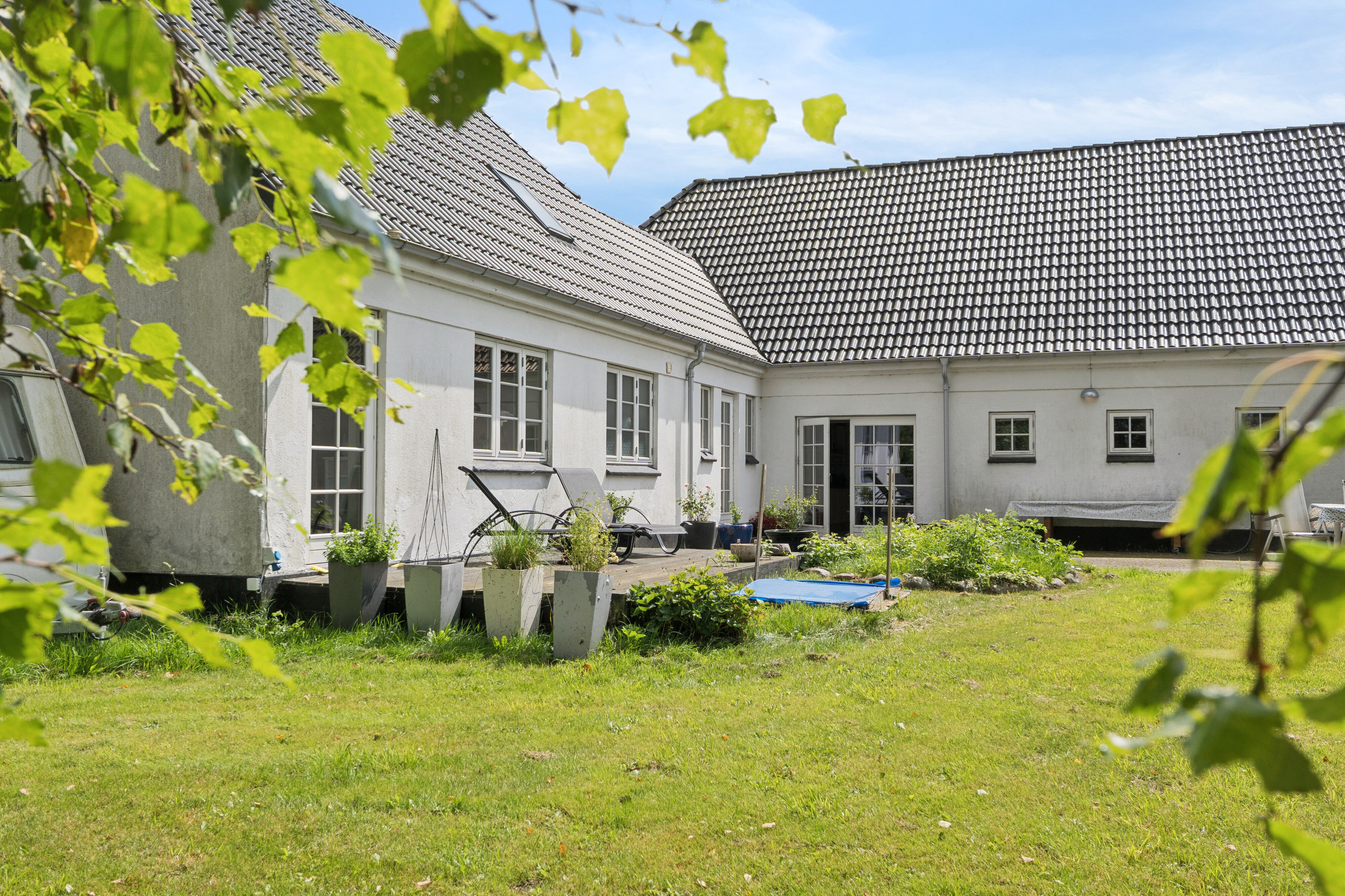 Fremhævet set fra haven billede i fuldskærmstilstand. Billede af Møllegyden 37, Gamby, 5471 Søndersø